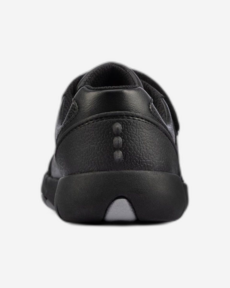 حذاء ريكس سترايد للأطفال من كلاركس للأولاد (مقاس واسع)