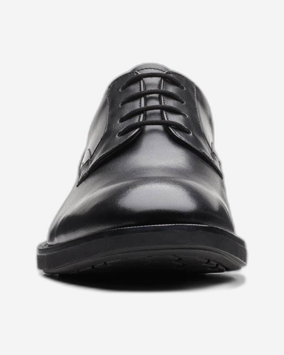 حذاء كلاركس أون هيو برباط (مقاس قياسي)