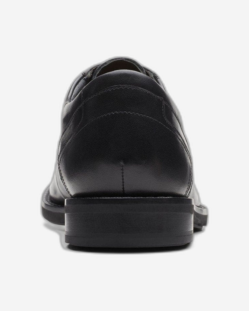 حذاء كلاركس أون هيو برباط (مقاس قياسي)