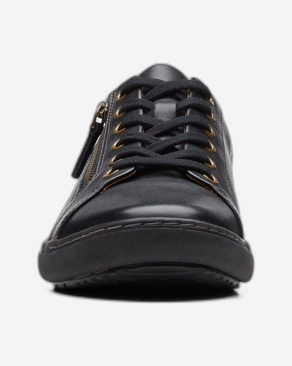 حذاء كلاركس نالي دانتيل (مقاس واسع)