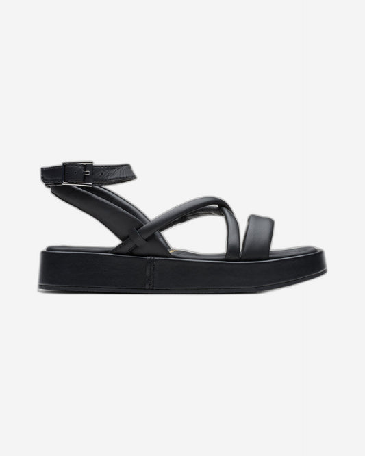 حذاء كلاركس النسائي ألدا كروس (مقاس قياسي)