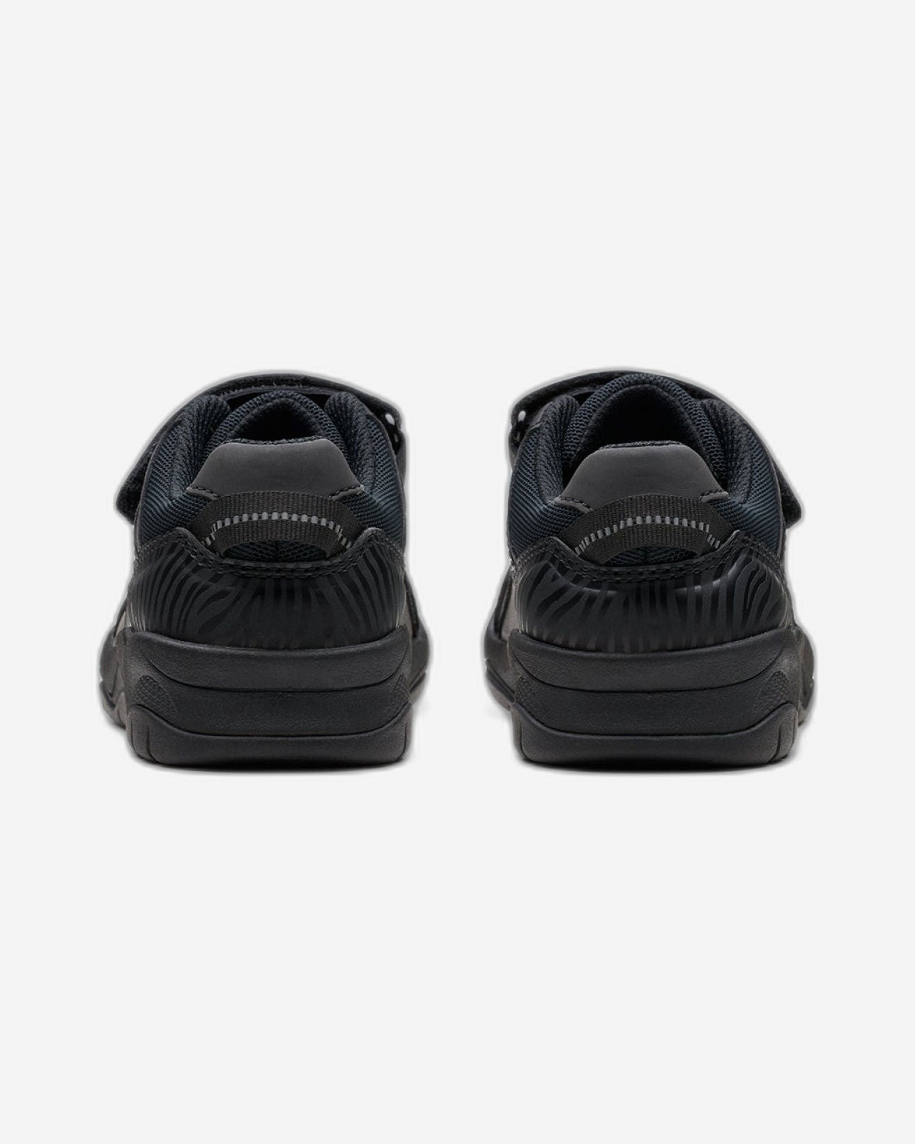 بنطال كلاركس للأولاد مخطط بقصة واسعة