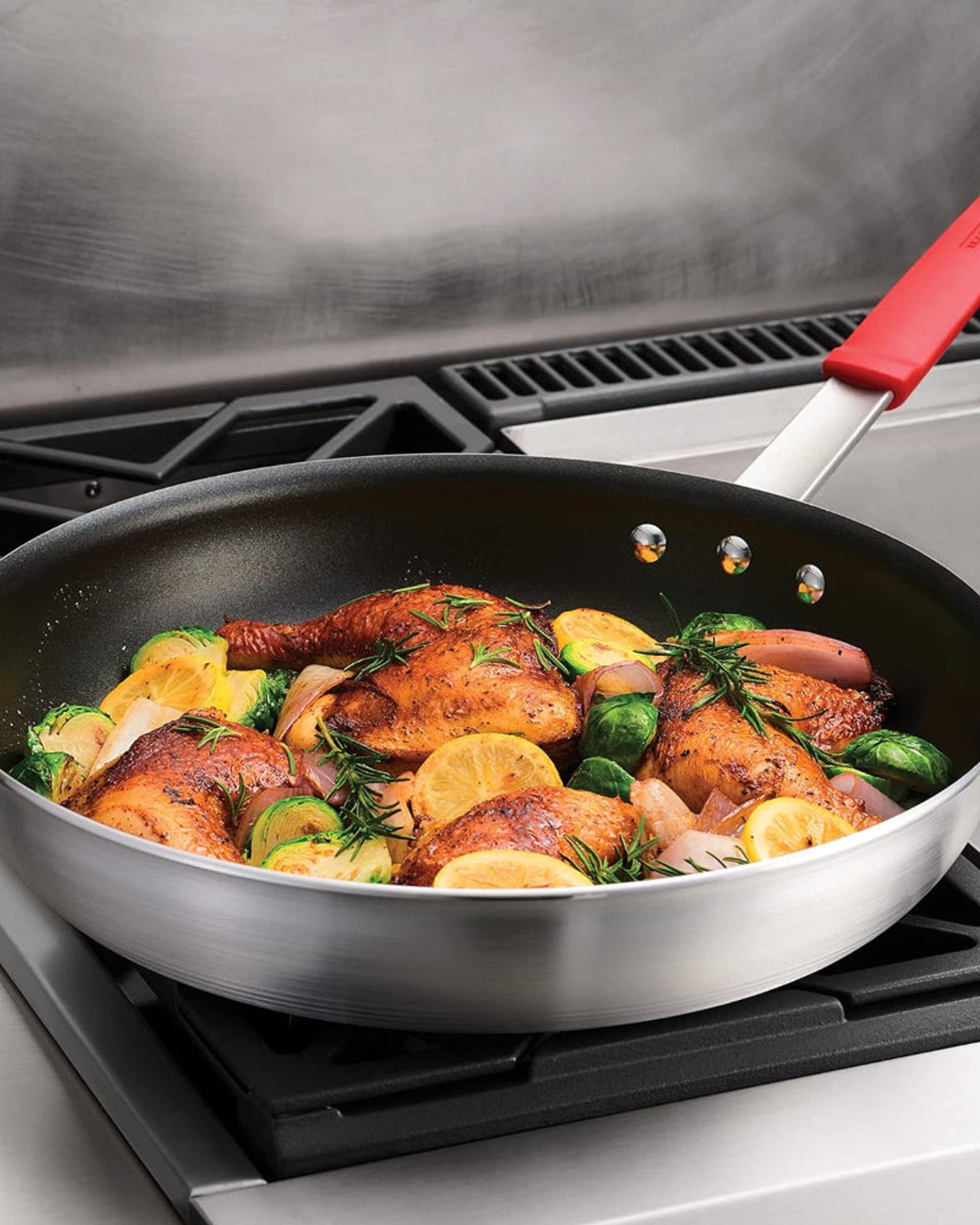 مقلاة ترامونتينا برازيل بروفيشنال من الألومنيوم مقاس 36 سم مع طلاء ستارفلون بريميوم غير لاصق خالٍ من حمض بيرفلورو الأوكتانويك (PFOA) وطبقة خارجية مصقولة