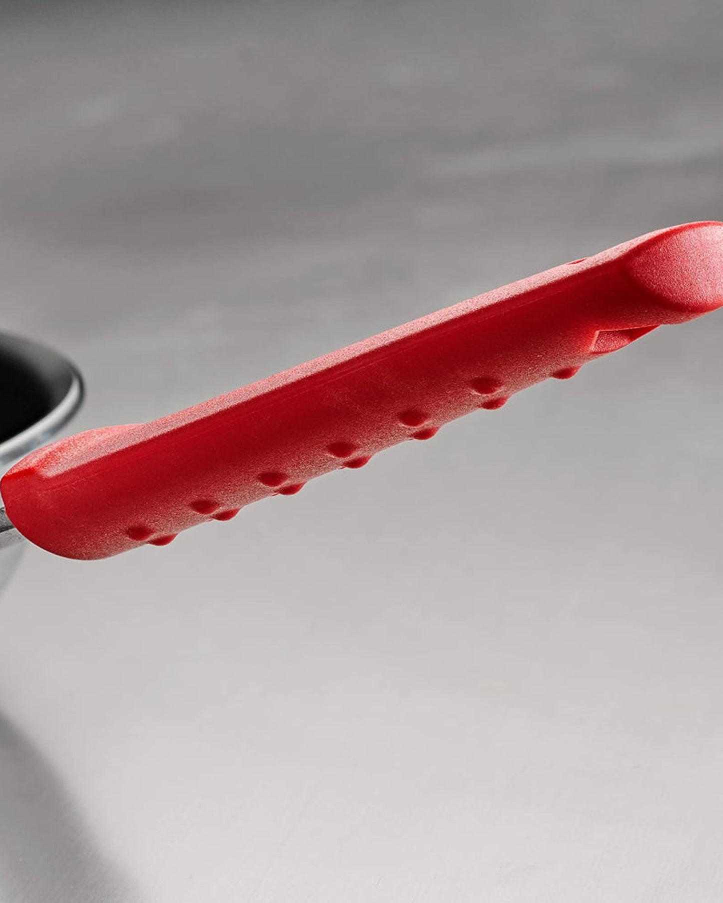 مقلاة ترامونتينا برازيل بروفيشنال من الألومنيوم مقاس 36 سم مع طلاء ستارفلون بريميوم غير لاصق خالٍ من حمض بيرفلورو الأوكتانويك (PFOA) وطبقة خارجية مصقولة