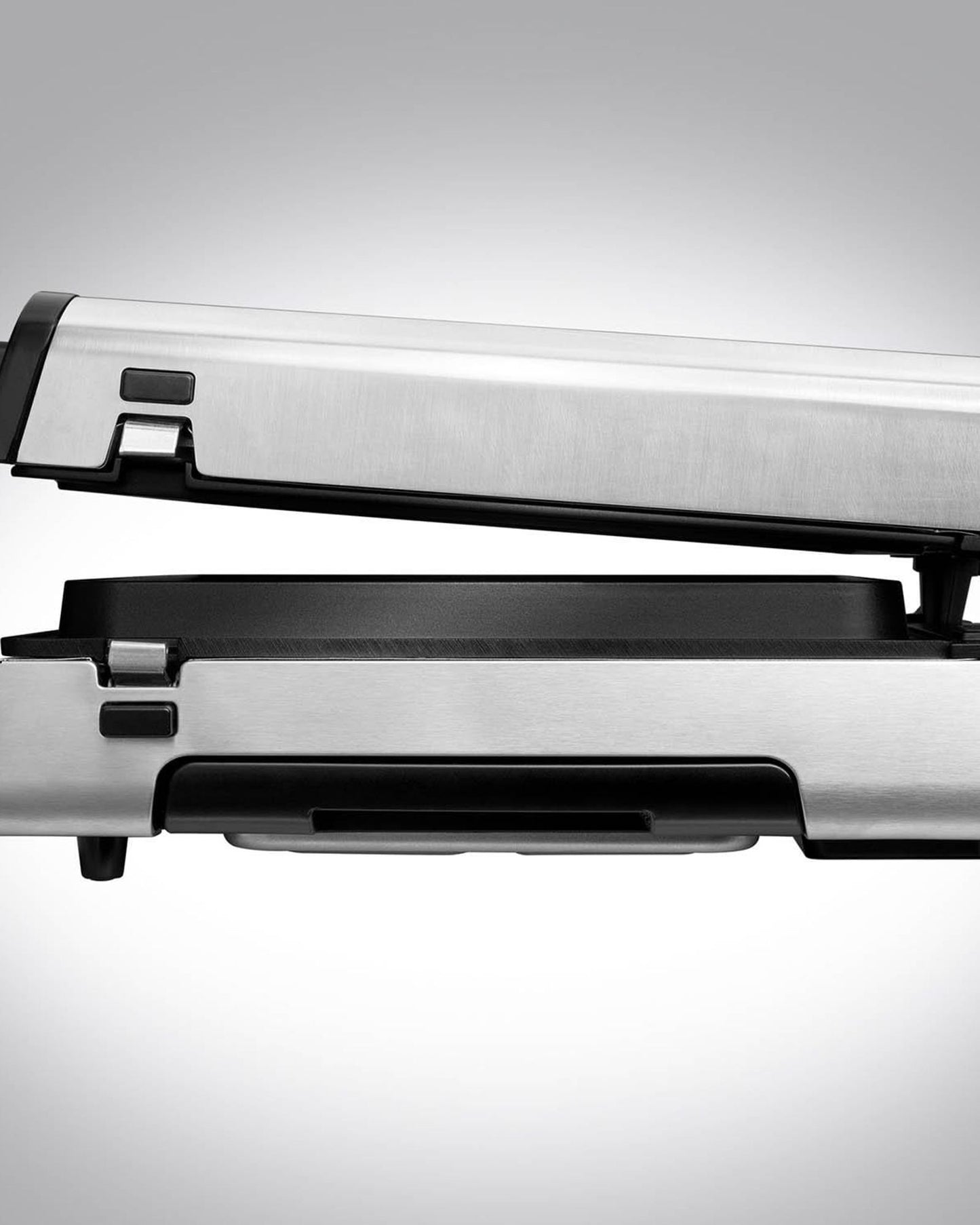 شواية كهربائية جورج فورمان بدون دخان وغير لاصقة، شواية داخلية ولوح تسخين مع صينية تنقيط مدمجة (28000)، من الفولاذ المقاوم للصدأ (فضي) - ضمان لمدة عام واحد