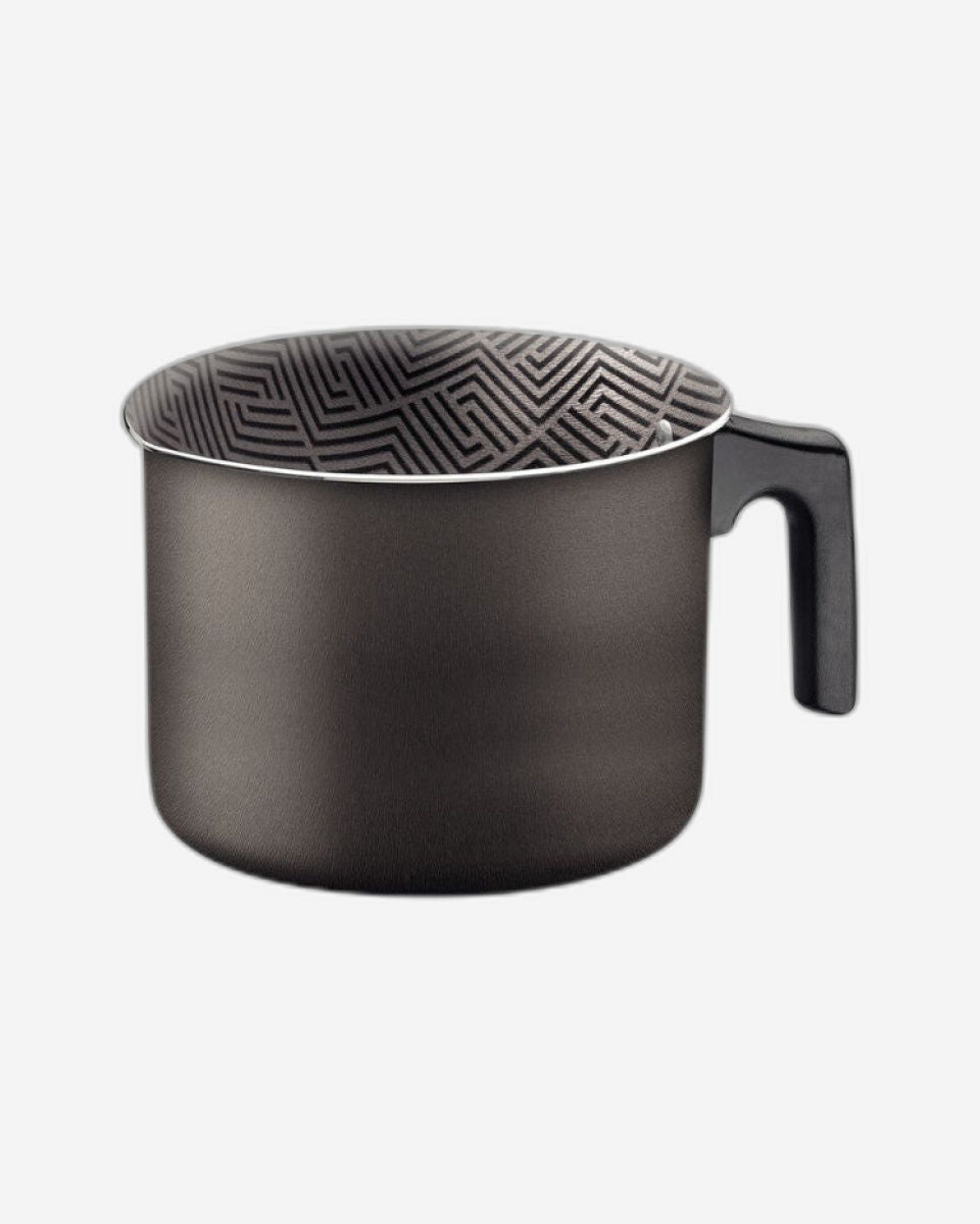 غلاية حليب من الألومنيوم من ترامونتينا باريس مع طلاء ستارفلون ماكس الرصاص الداخلي والخارجي غير اللاصق، 16 سم 2.7 لتر