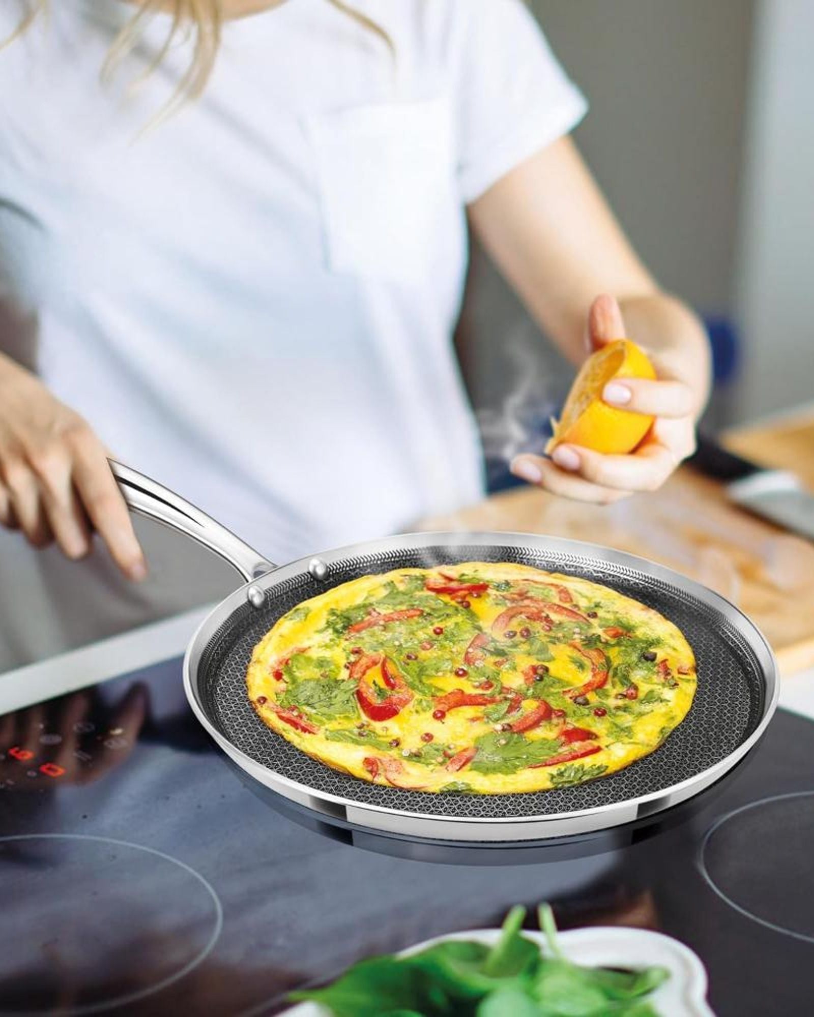 ميلتون برو كوك تريبلي هيكسا تيك إندكشن ستانلس ستيل، 32 سم، فضي، هيكل مانع للالتصاق على شكل قرص العسل، مقبض قوي، آمن للاستخدام مع الطعام، آمن على اللهب والطبق الساخن