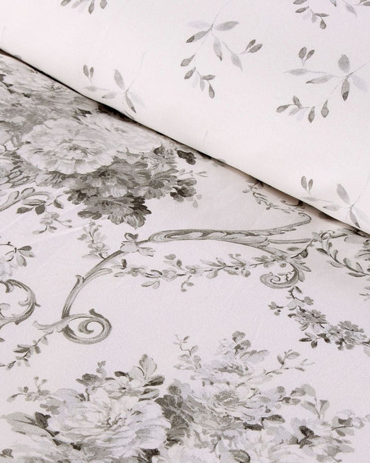 طقم أغطية لحاف كريستي باريس باللون الفضي