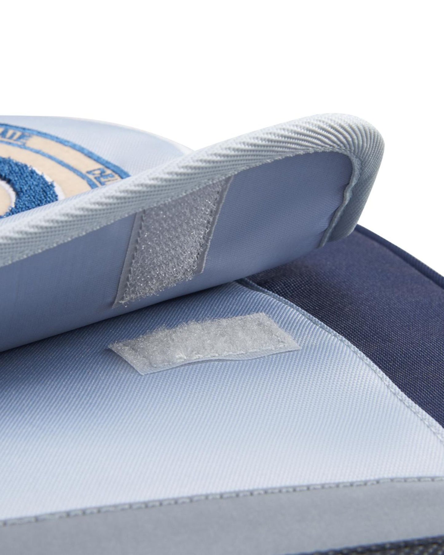 مجموعة ديلسي باريس بي تي إس 2022 المكونة من 3 قطع