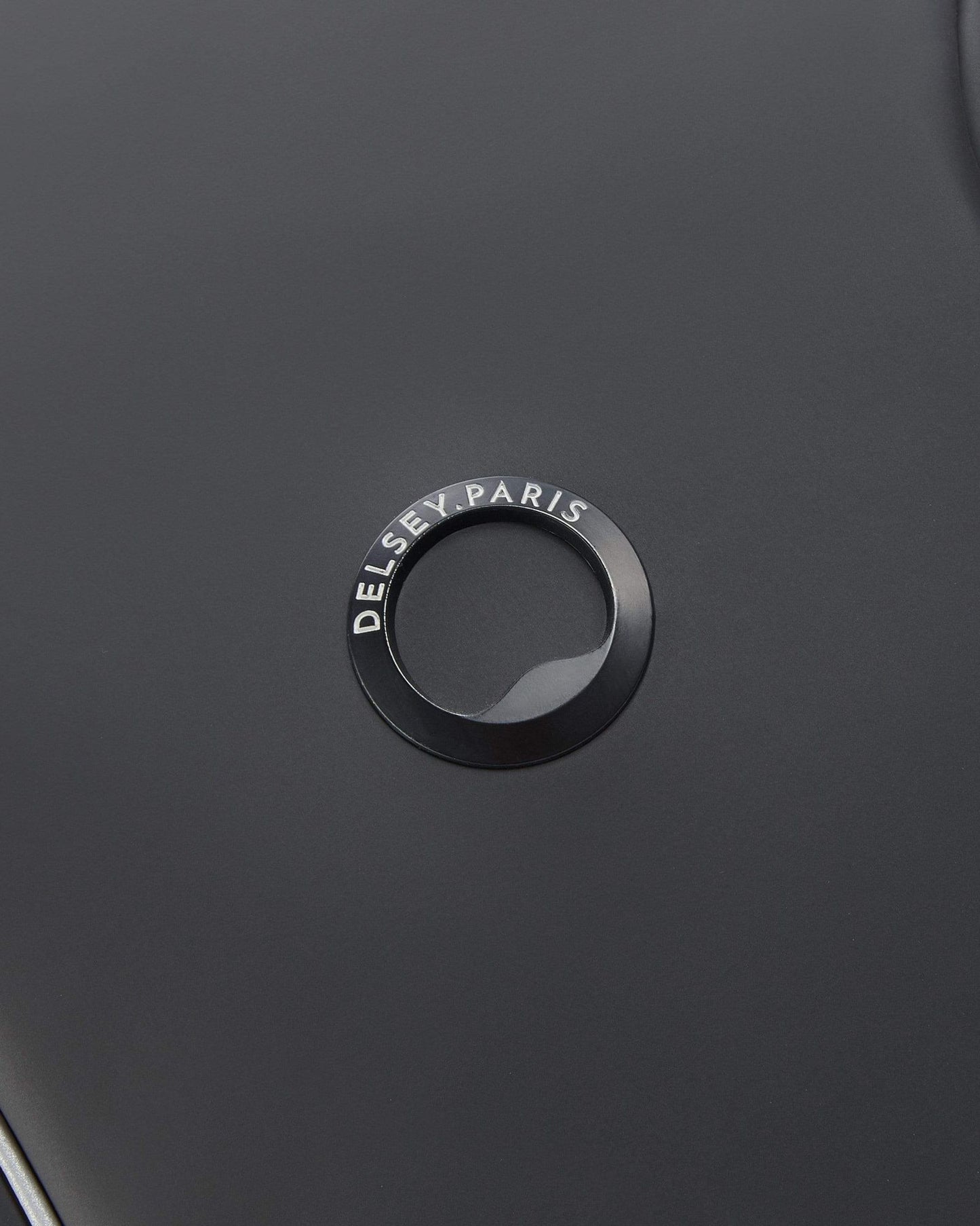 ديلسي باريس سيكورين