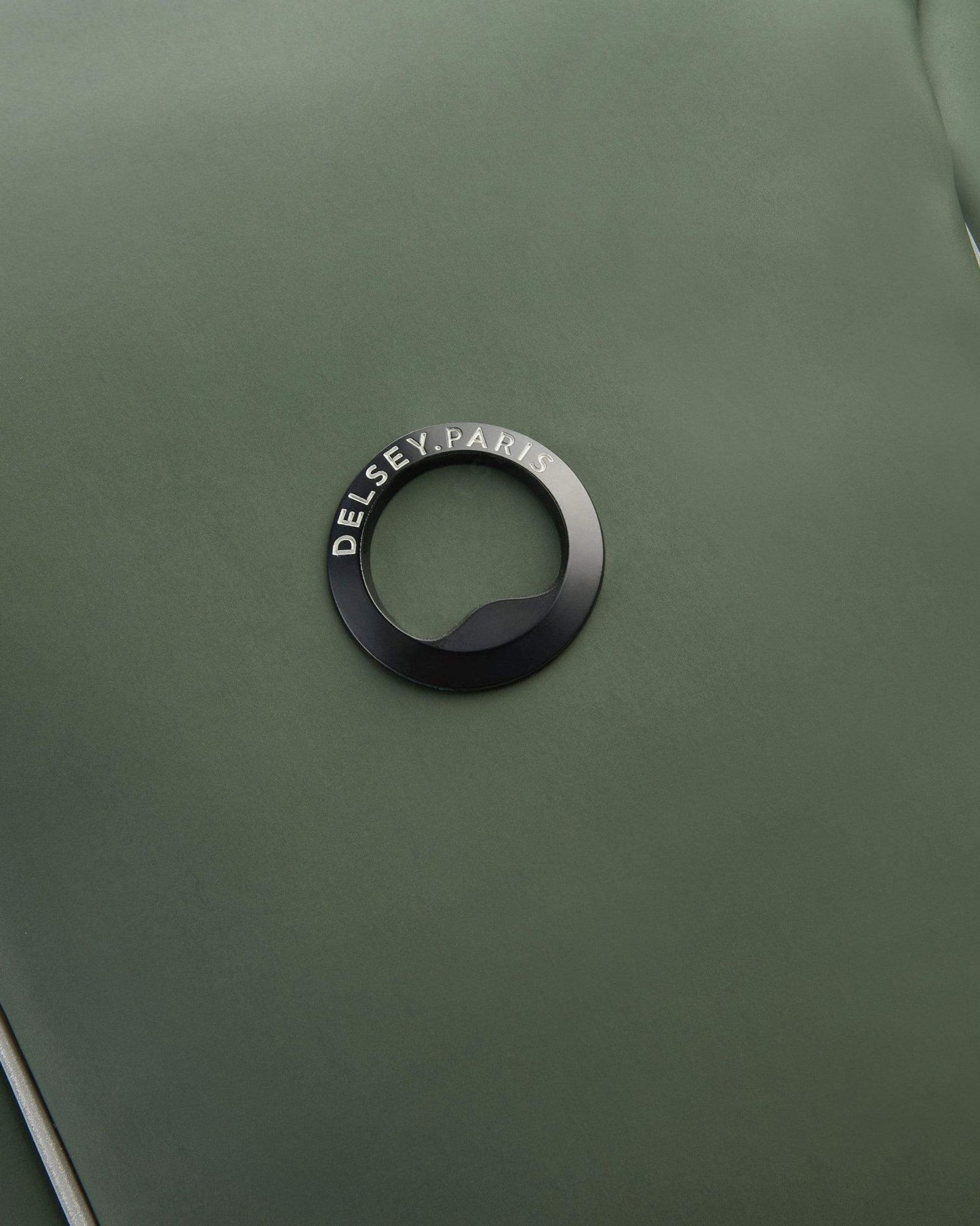 ديلسي باريس سيكورين