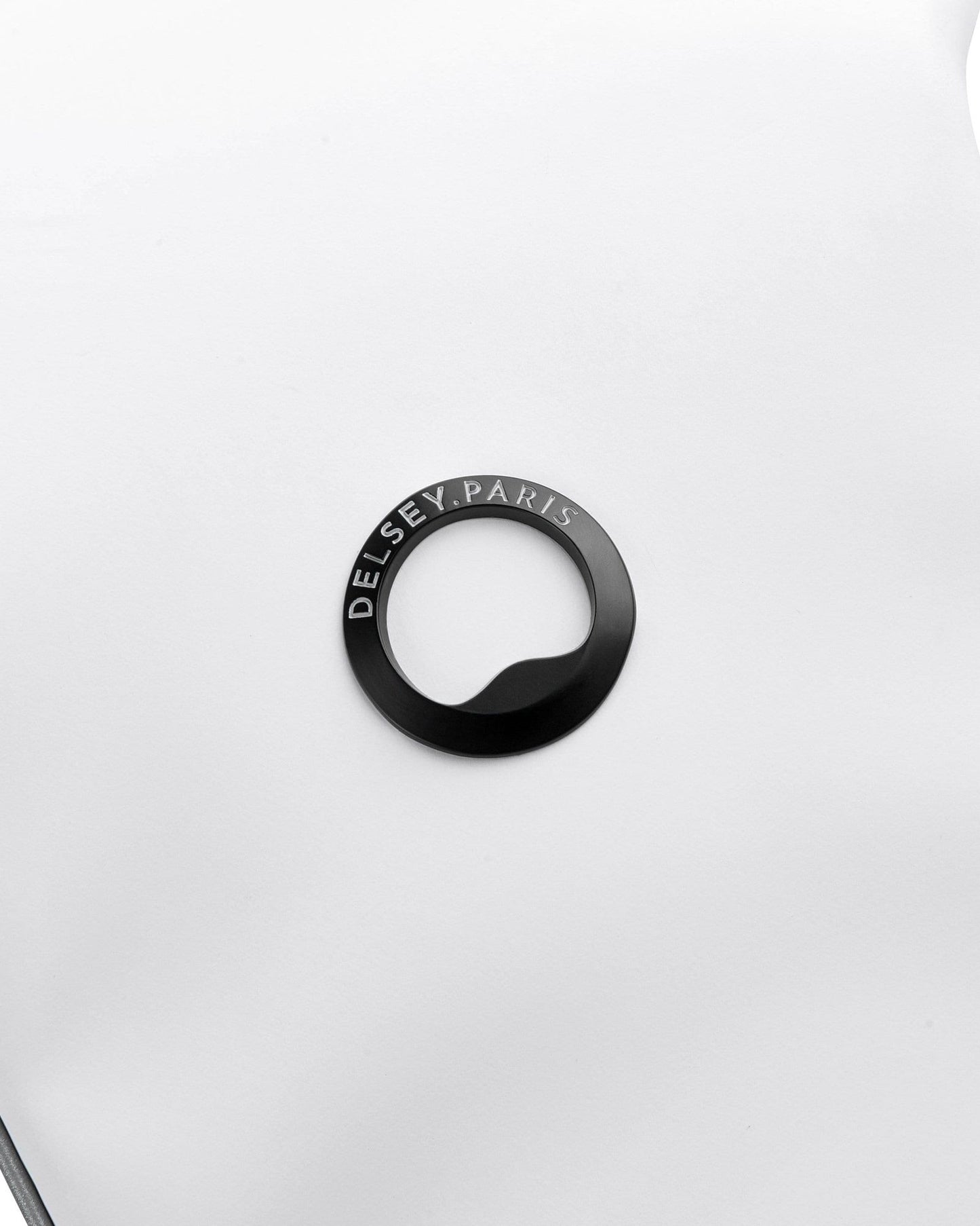 ديلسي باريس سيكورين