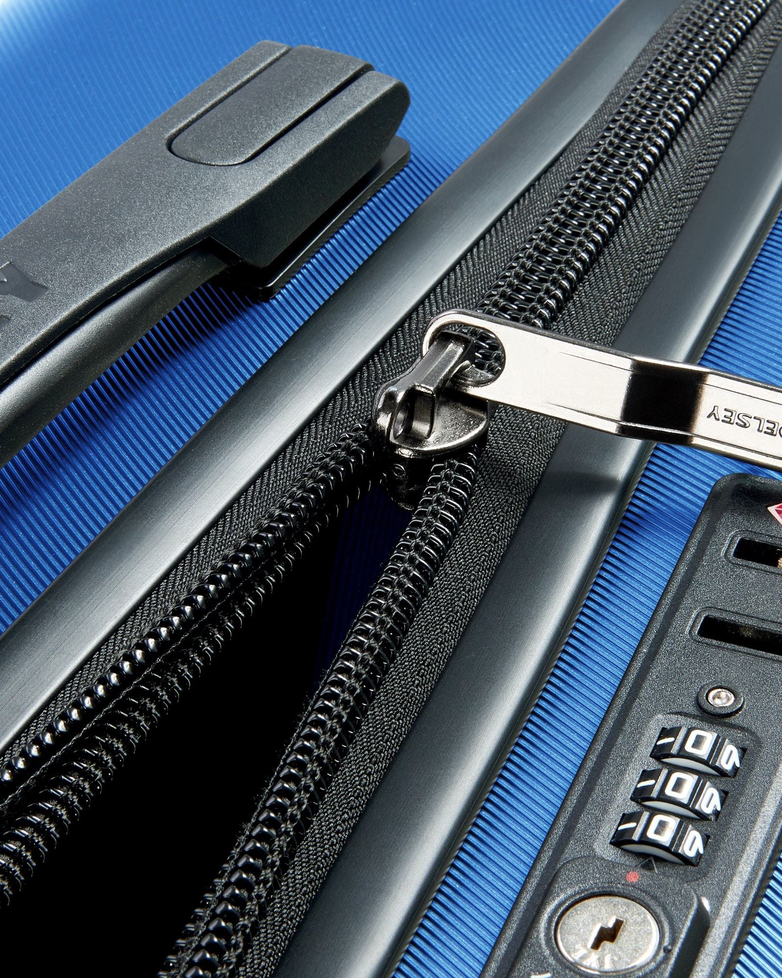 ديلسي باريس كوميت +