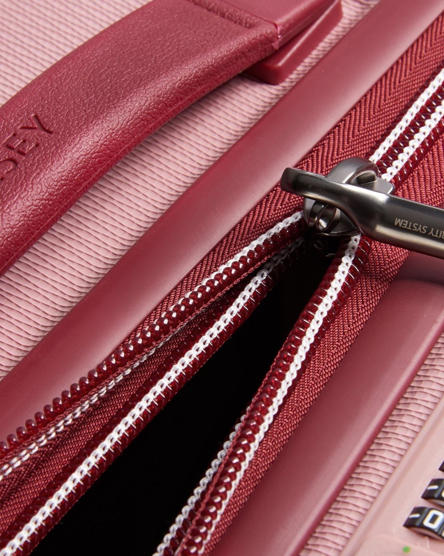 الأمتعة ديلسي باريس شاتليه إير 2.0