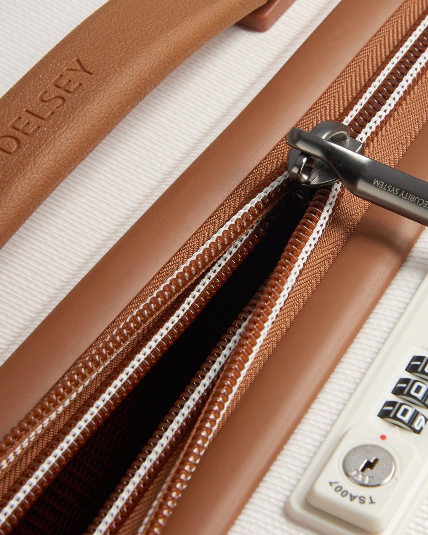 الأمتعة ديلسي باريس شاتليه إير 2.0