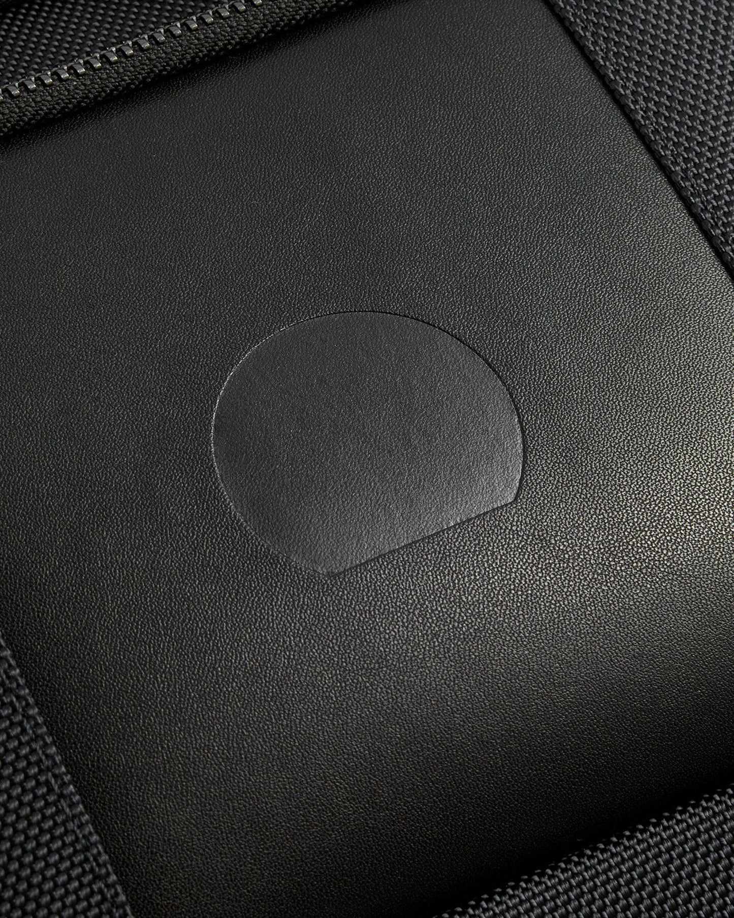 حقيبة ظهر ديلسي باريس واجرام للكمبيوتر المحمول بمساحة 15.6 بوصة