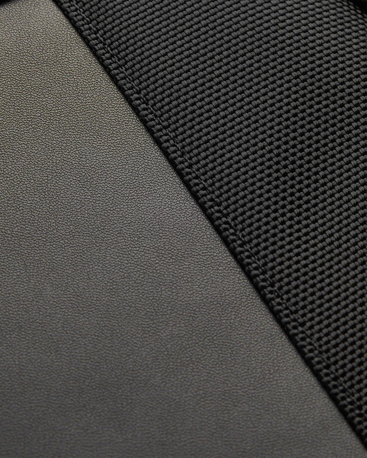 حقيبة ظهر ديلسي باريس واجرام للكمبيوتر المحمول بمساحة 15.6 بوصة