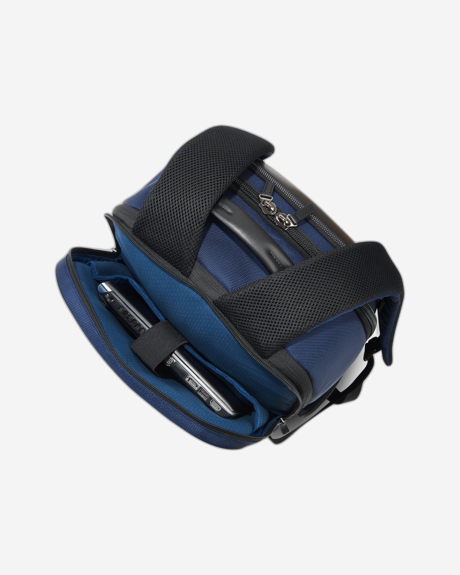 حقيبة ظهر ديلسي باريس واجرام للكمبيوتر المحمول بحجرتين مقاس 17.3 بوصة