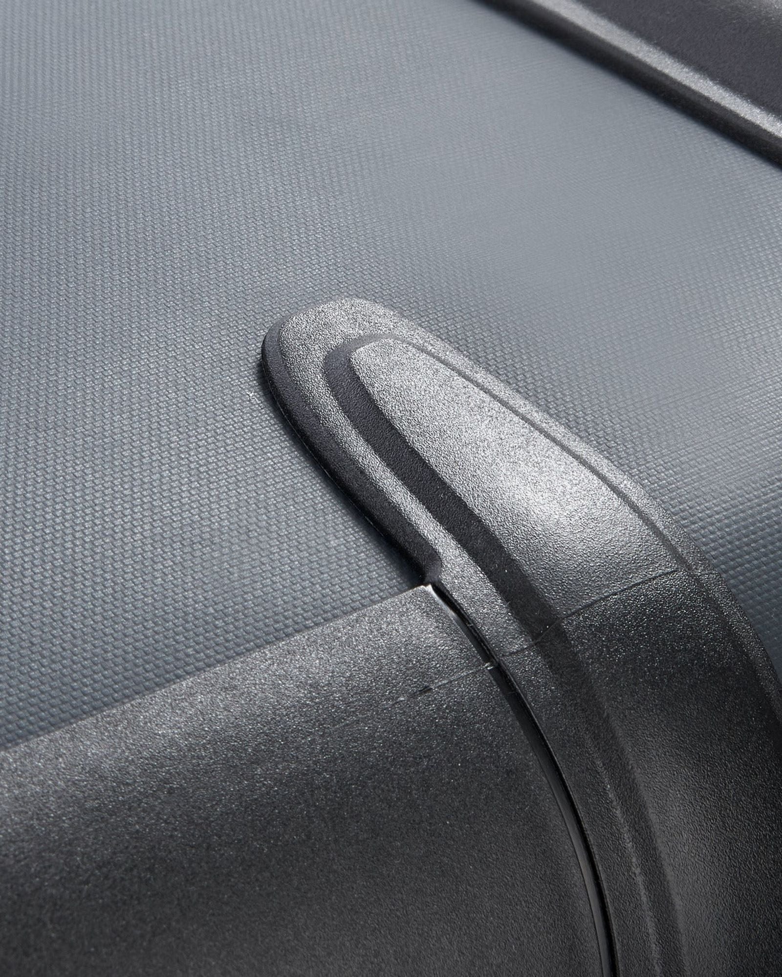 حقيبة ديلسي باريس بارفيس+ مقاومة للماء بعجلتين، مقاس 17.3 بوصة، رمادية - 394445911 