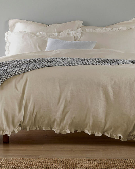 أغطية لحاف "ريتريت رافل" من كريستي، قطن عضوي، مصبوغة بلون الشوفان (بيج)