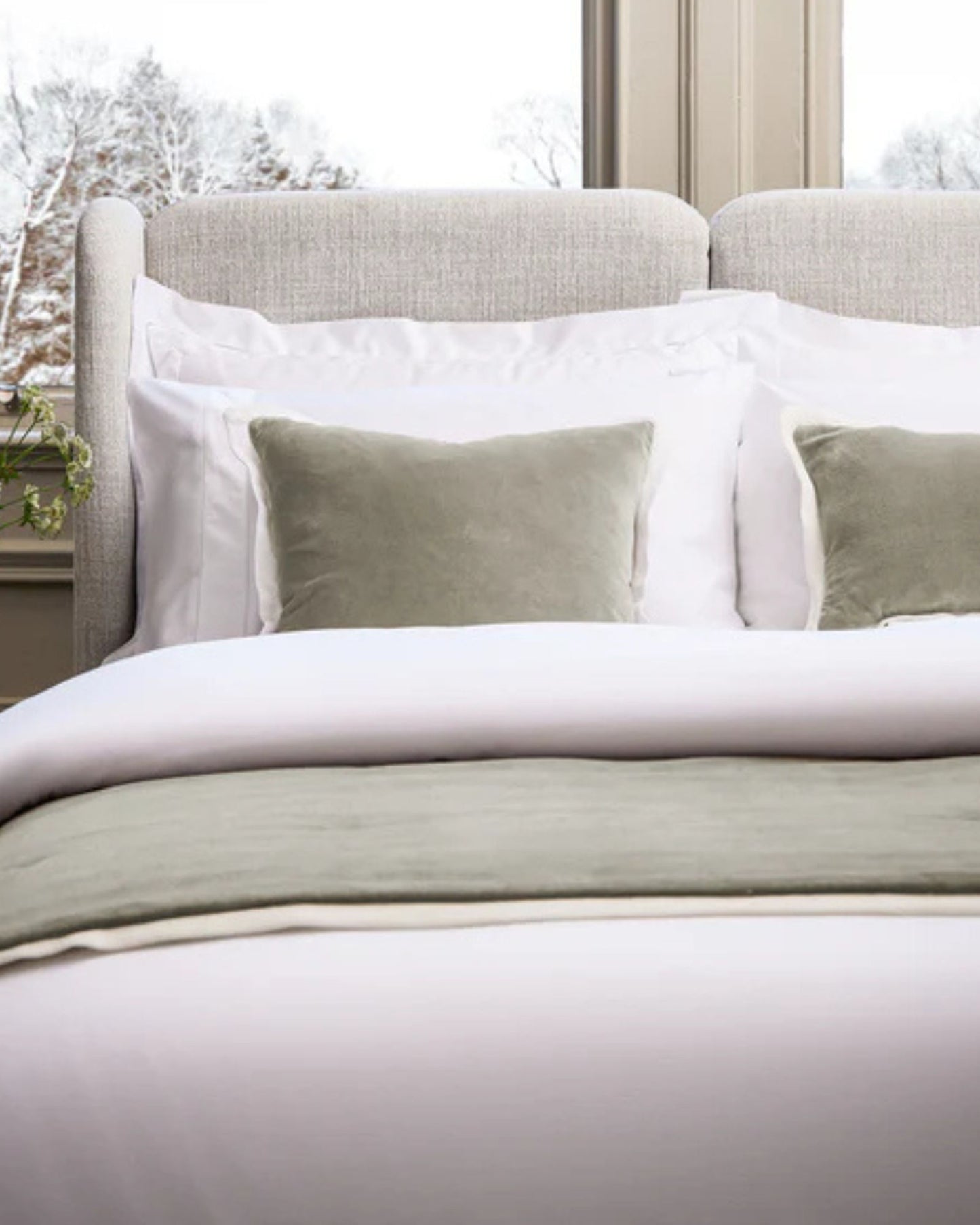 مفرش سرير كريستي "إلثام" باللون الرملي