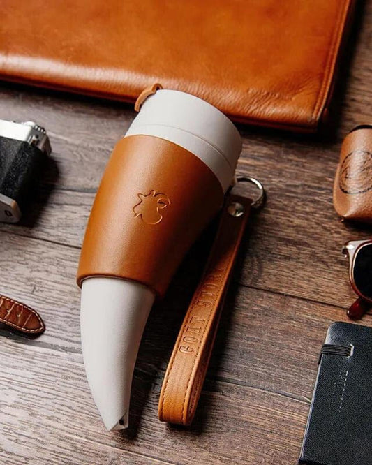 كوب جوت ستوري من الجلد الصناعي باللون البني 470 مل