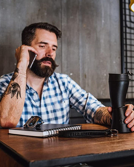 كوب جوت ستوري مصنوع من الجلد الصناعي باللون الأسود 470 مل