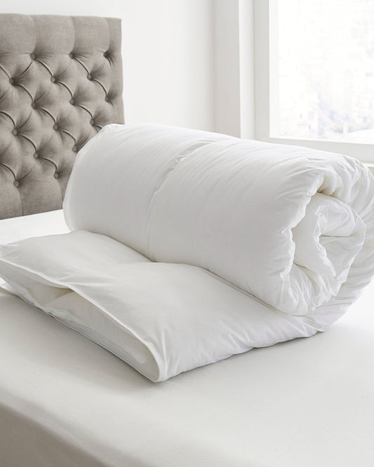 لحاف Bedeck of Belfast المحشو "بالألياف الدقيقة" بوزن 13.5 توغ