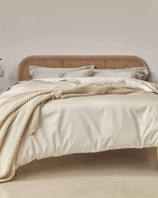 ملاءات كريستي "400 TC Sateen" مصبوغة بلون الكتان