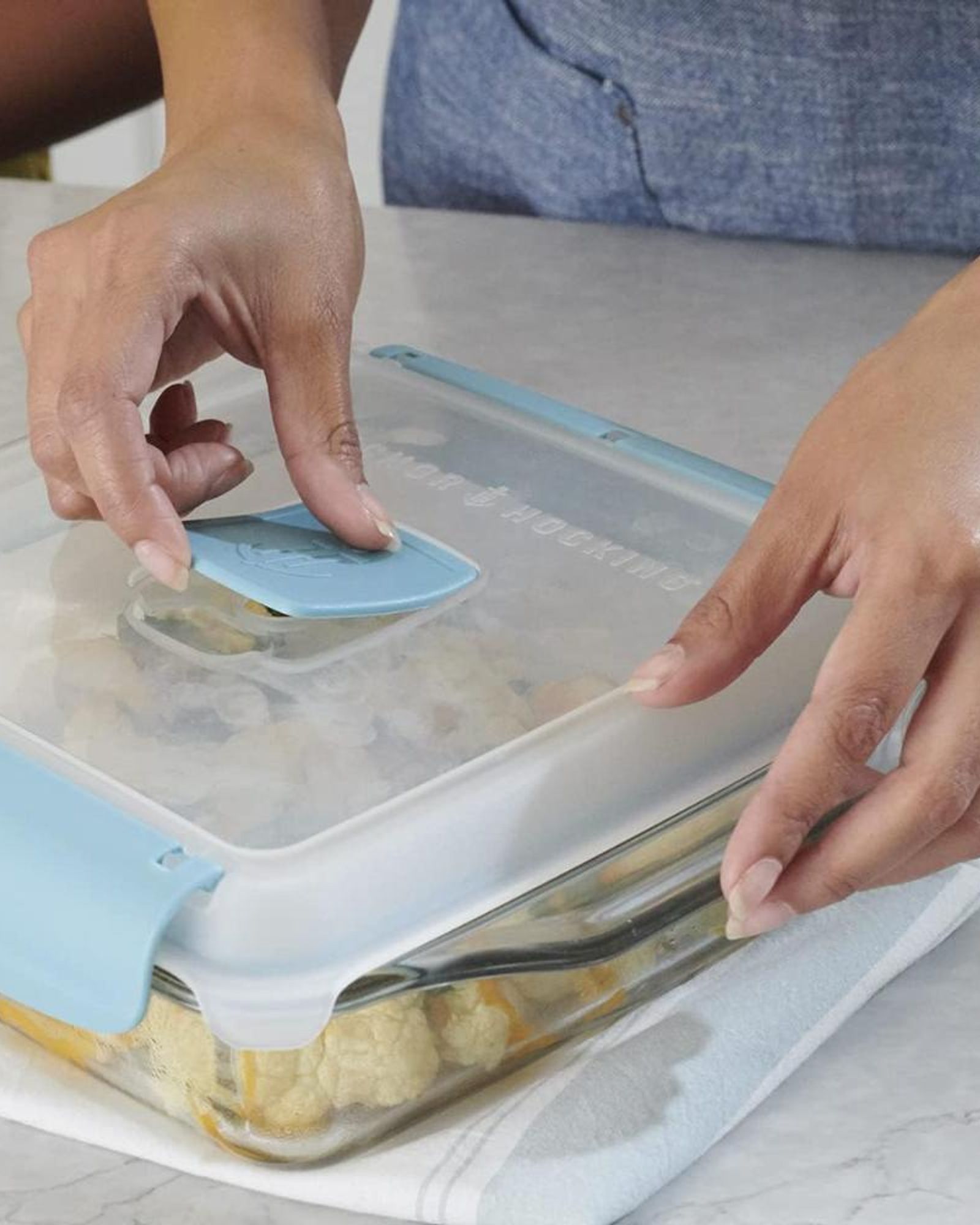 أنكور هوكينج، طبق خبز مربع مع غطاء قفل ترولوك - (14017)، سعة 2.0 لتر