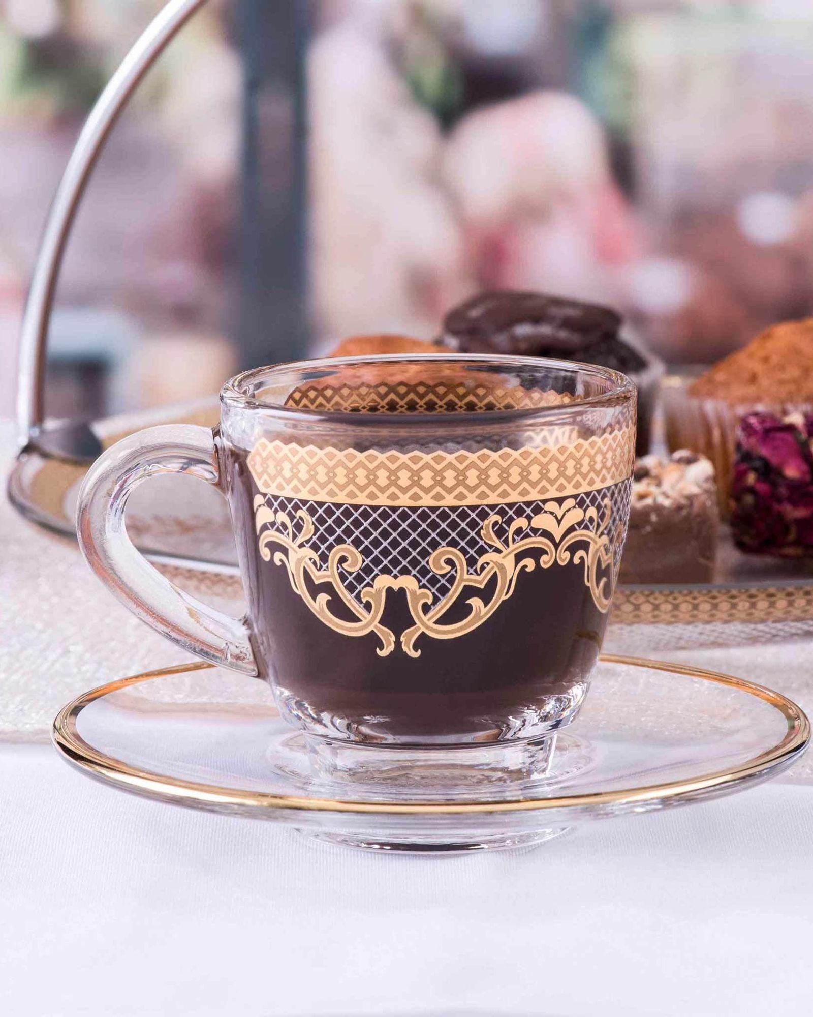 مجموعة ديملاج ترينا من 6 فناجين قهوة وصحون (ذهبي)