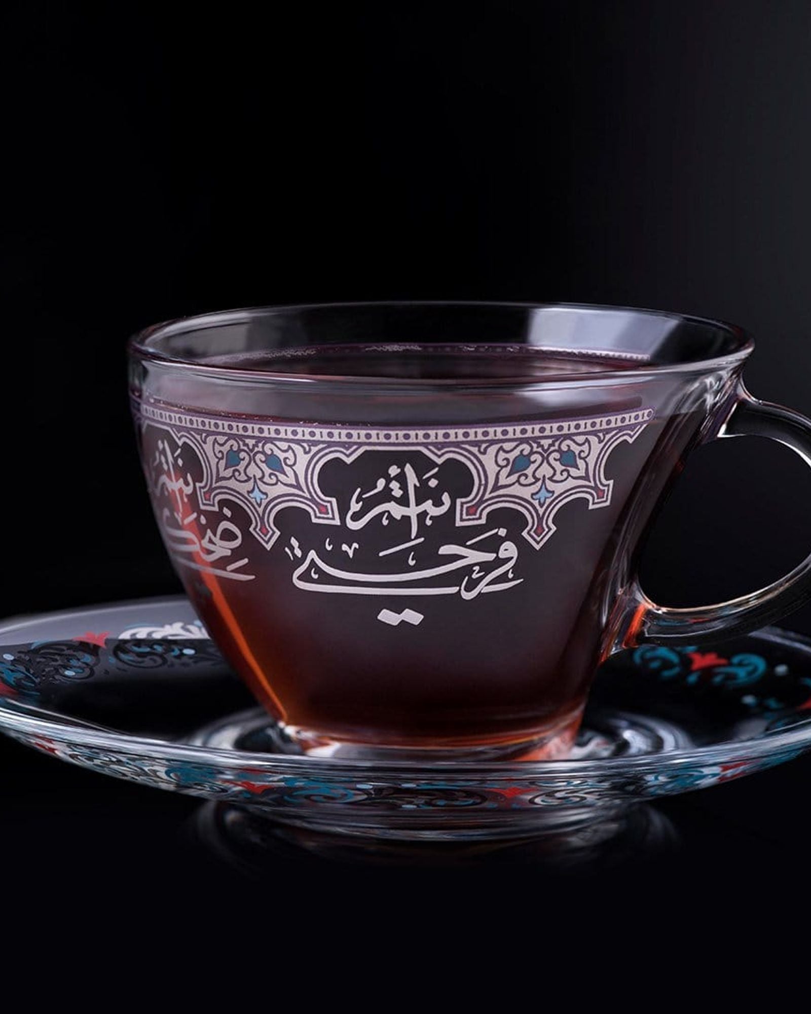 مجموعة ديملاج سرور من 6 فناجين شاي وصحون (بلاتينيوم)