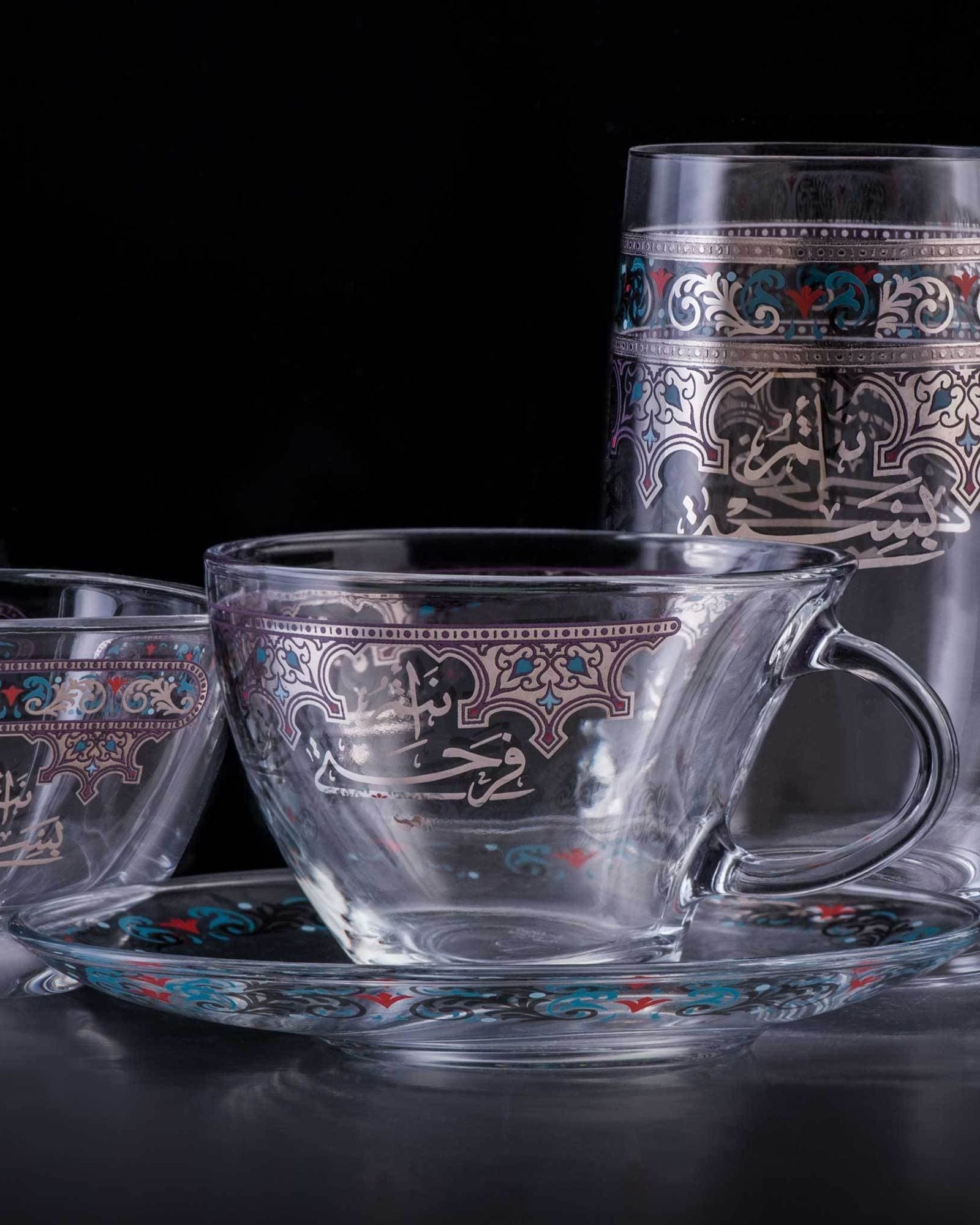 مجموعة ديملاج سرور من 6 فناجين شاي وصحون (بلاتينيوم)