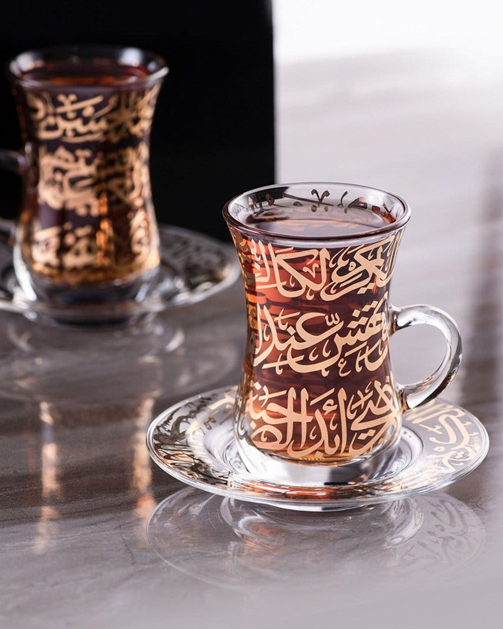 مجموعة ديملاج كريم من 6 قطع استكانات شاي مع صحون (ذهبي)