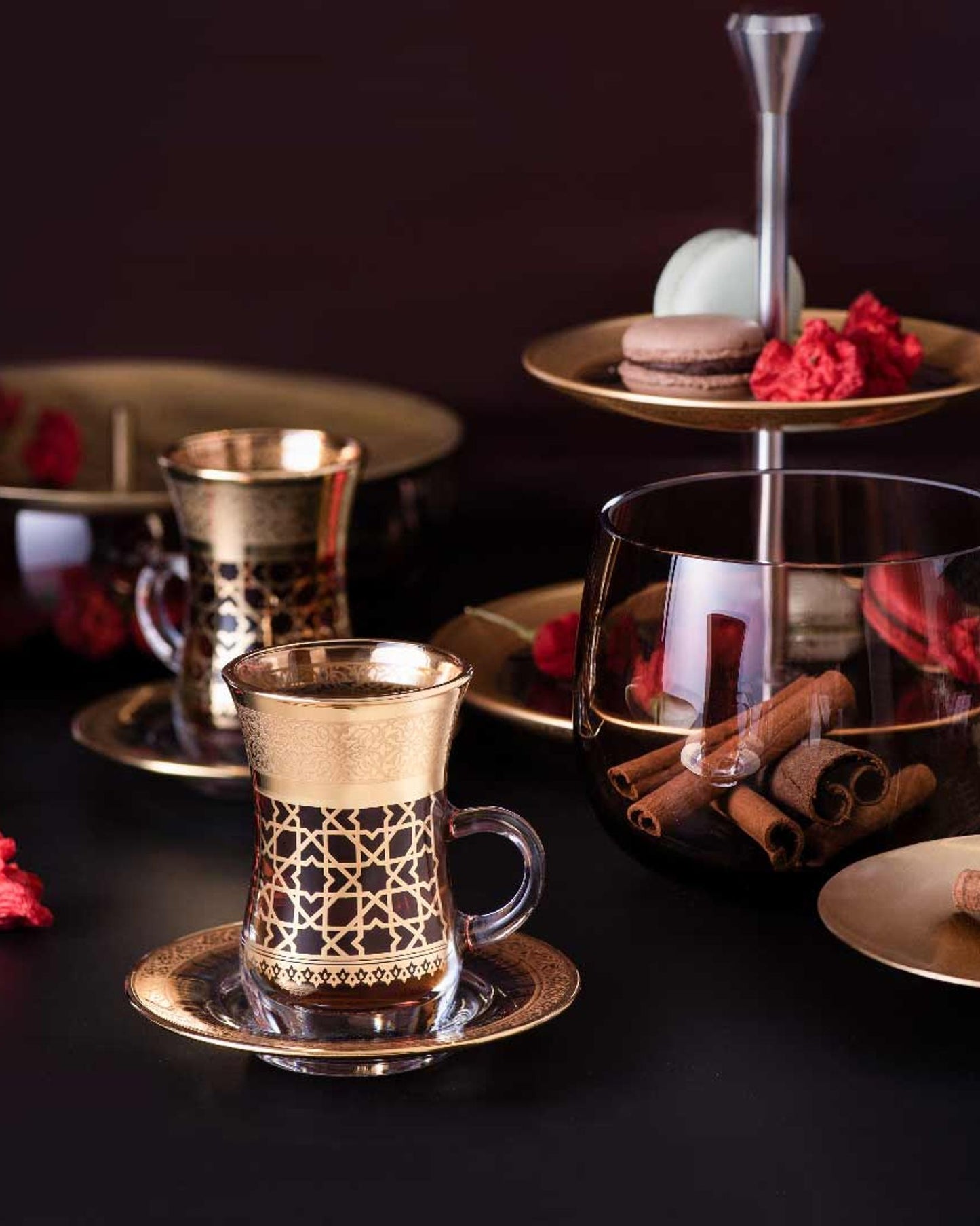 دملاج قرطبة استكانة شاي مع صحون 6 قطع ذهبي