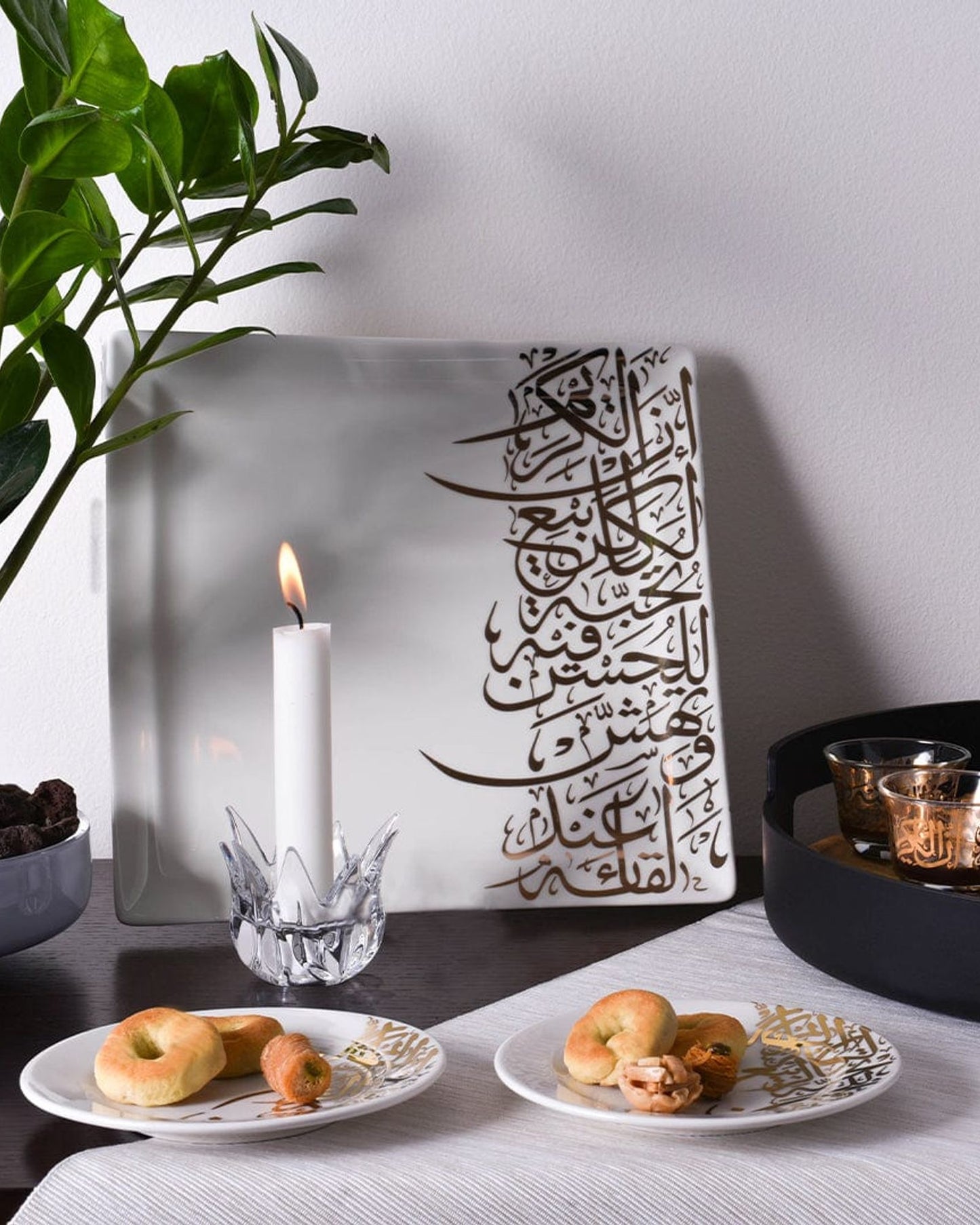 طبق ديملاج كريم المربع الكبير الذهبي