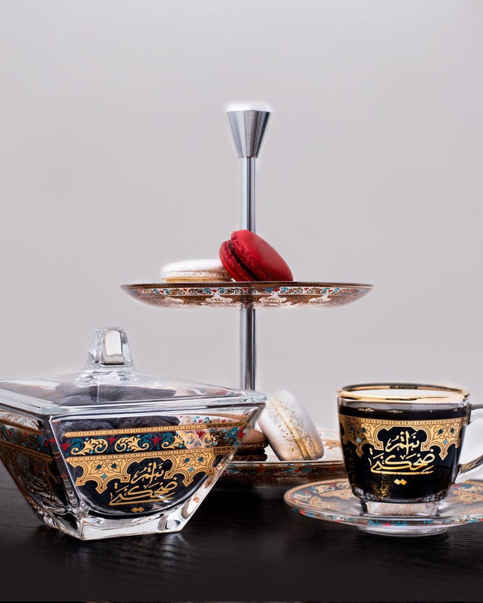 مجموعة ديملاج سرور من 6 فناجين قهوة وصحون (ذهبي)