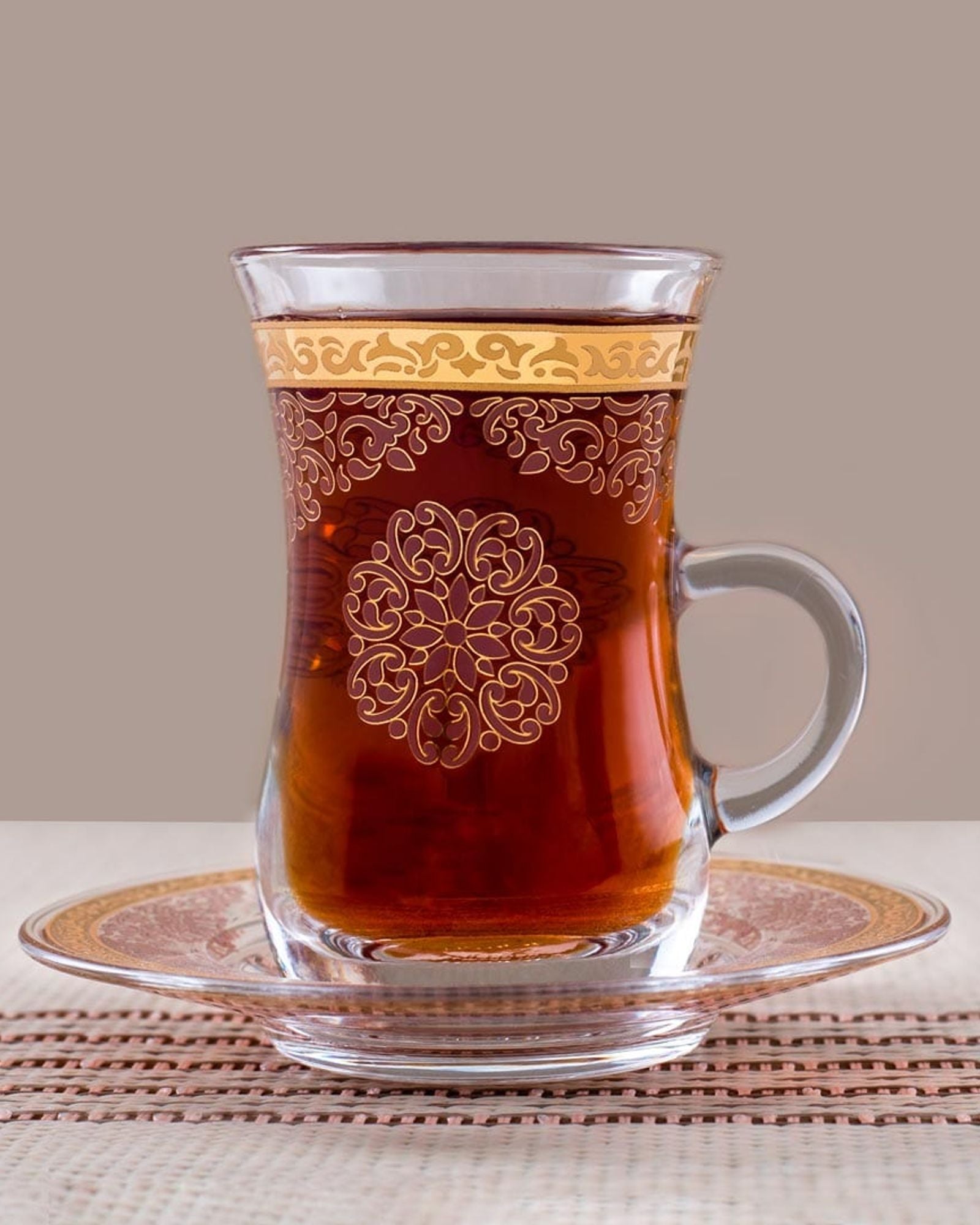 طقم ديملاج سيلينا من 6 قطع فناجين شاي وصحون (ذهبي ووردي)