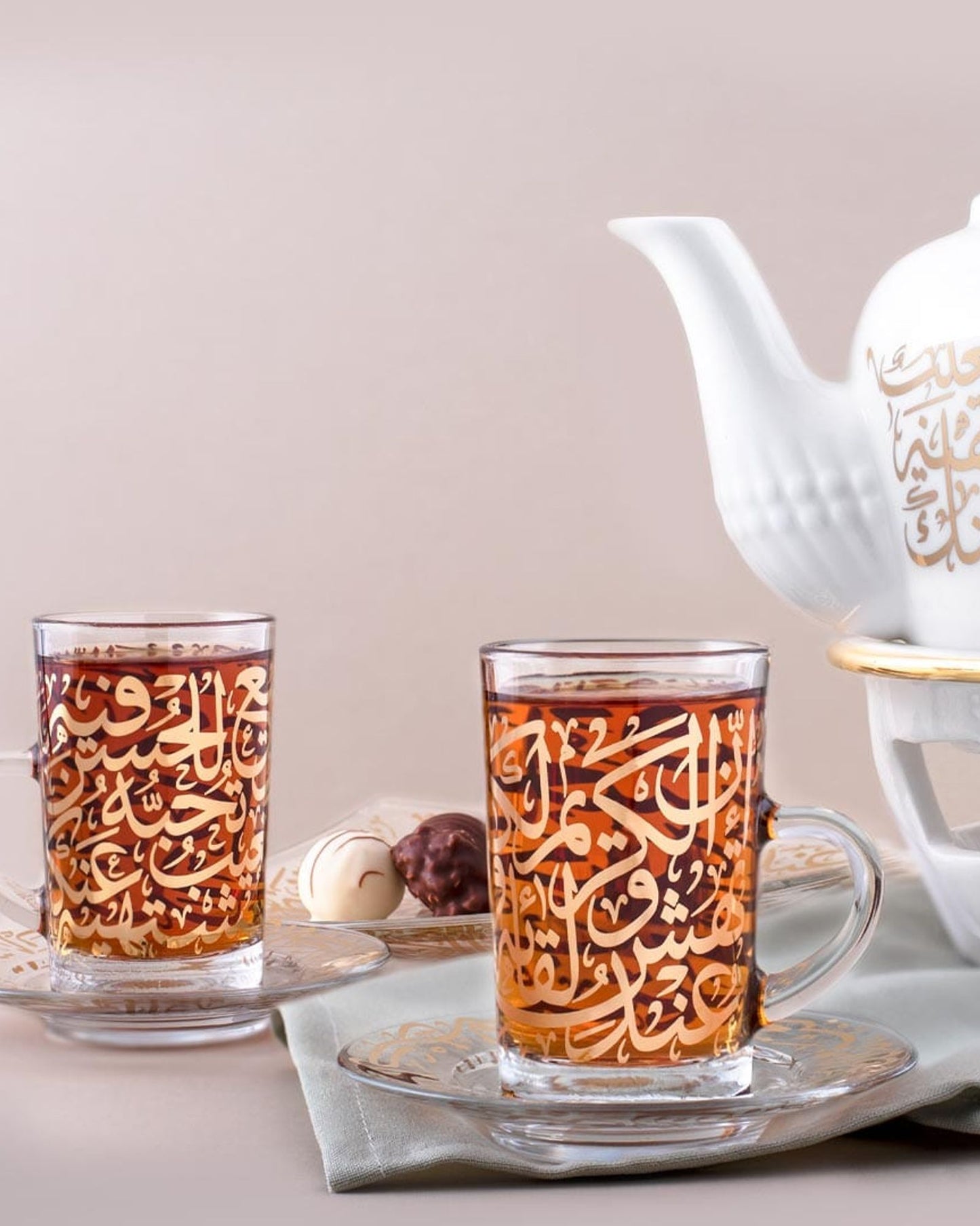 طقم فناجين وصحون شاي ديملاج كريم، 6 قطع، ذهبي