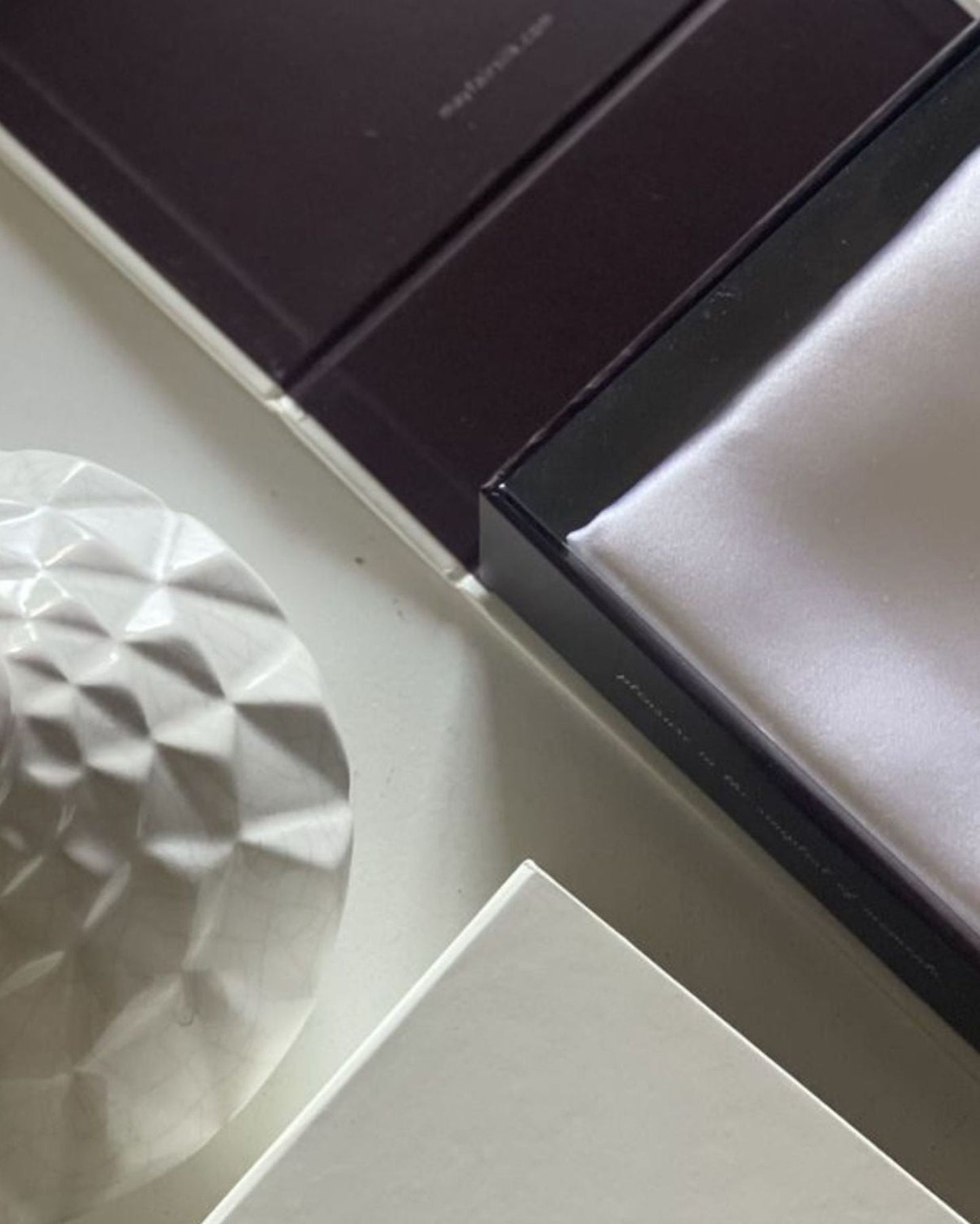 غطاء وسادة "حرير التوت" من مايفيرسيلك باللون الأبيض اللامع