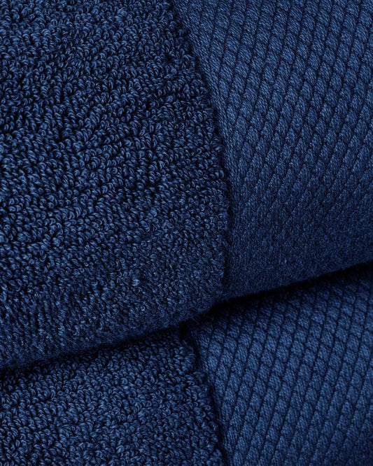 مجموعة مناشف الحمام "لوكس" من كريستي باللون الأزرق الداكن