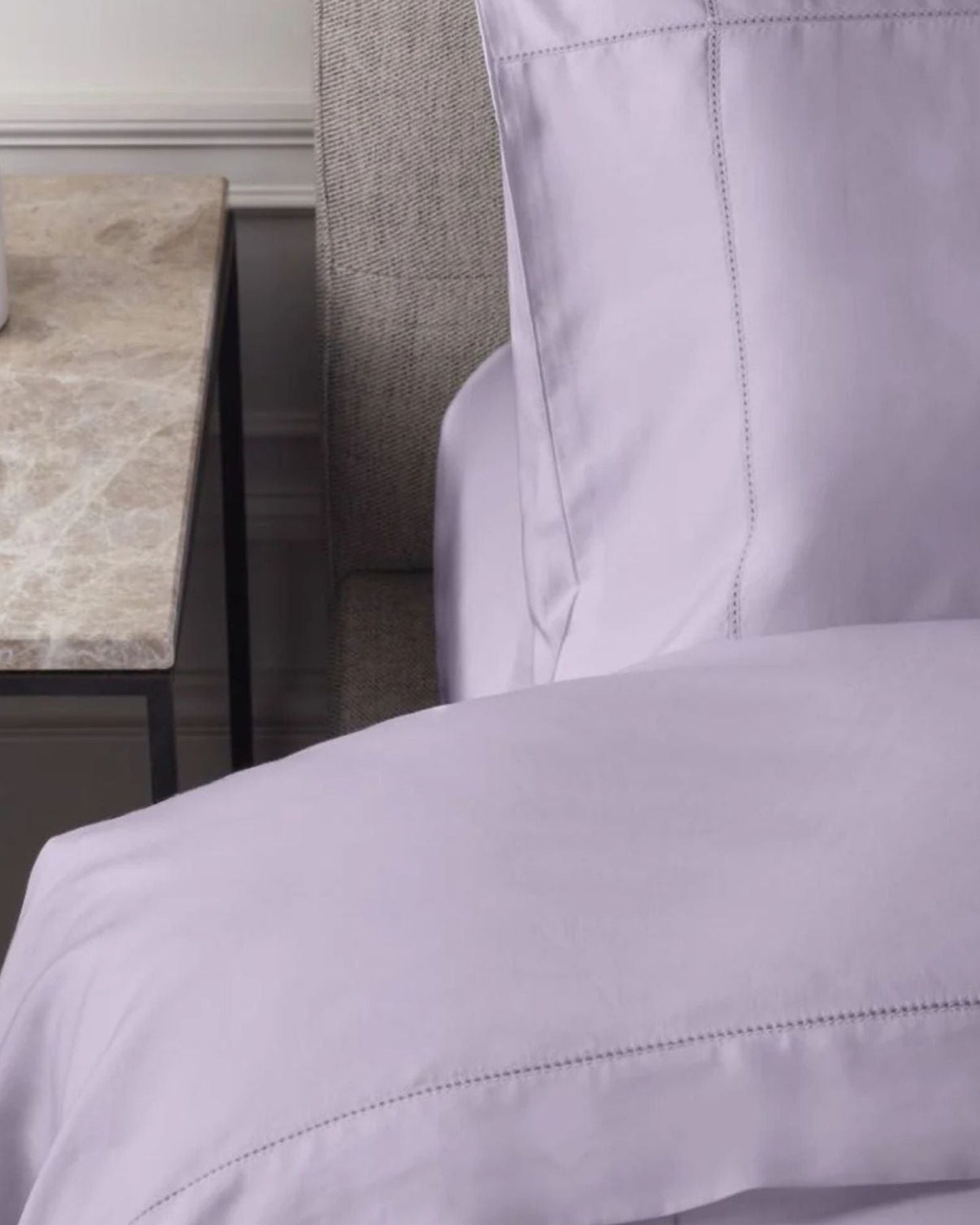 غطاء لحاف "سوبيما" من جاسبر كونران، بكثافة خيوط ٥٠٠، باللون الخزامي