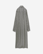 فستان بأكمام طويلة وياقة قميص مزخرفة بالورود مصنوع من 100% فيسكوز