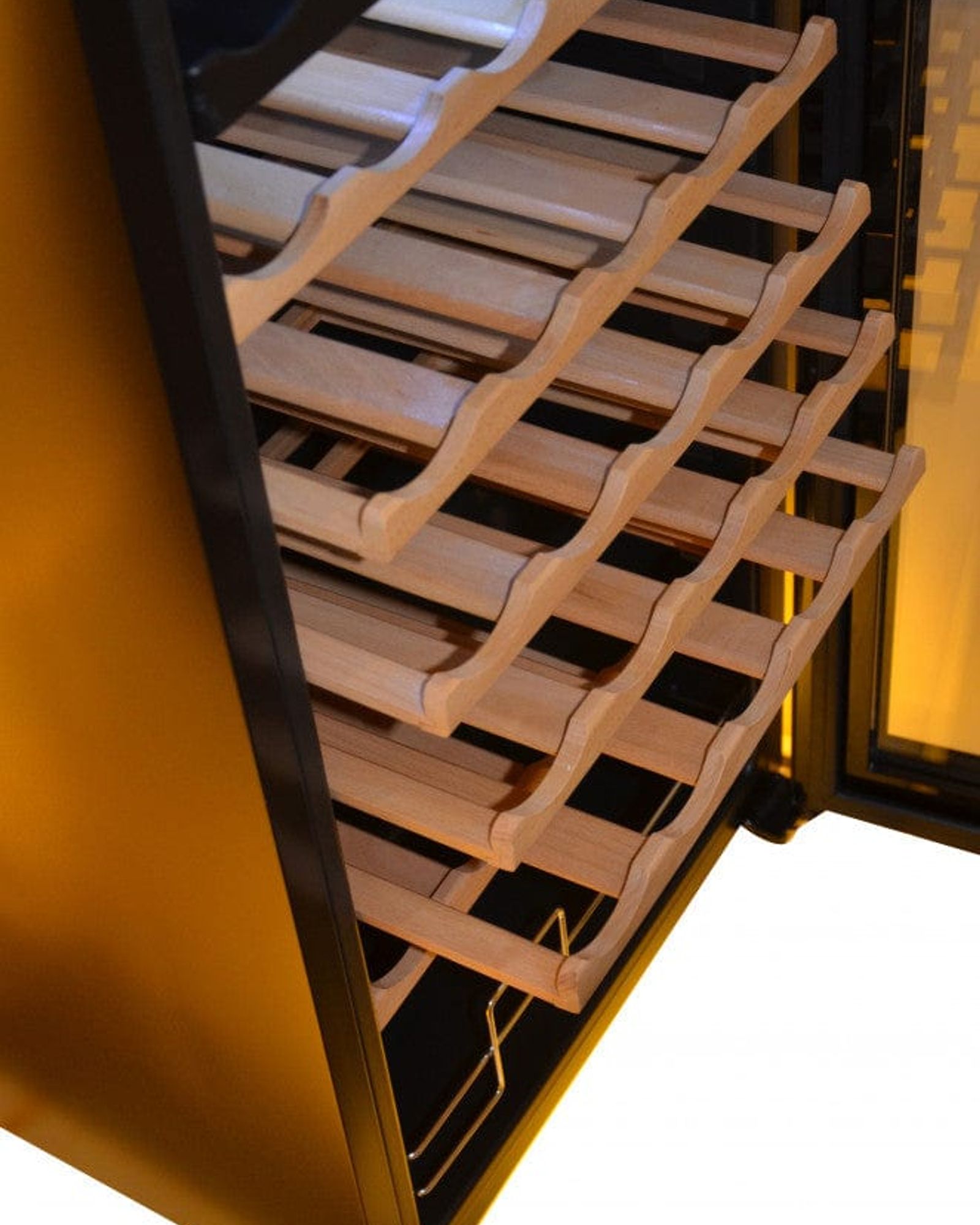 ثلاجة مشروبات كينوود سعة 55 زجاجة