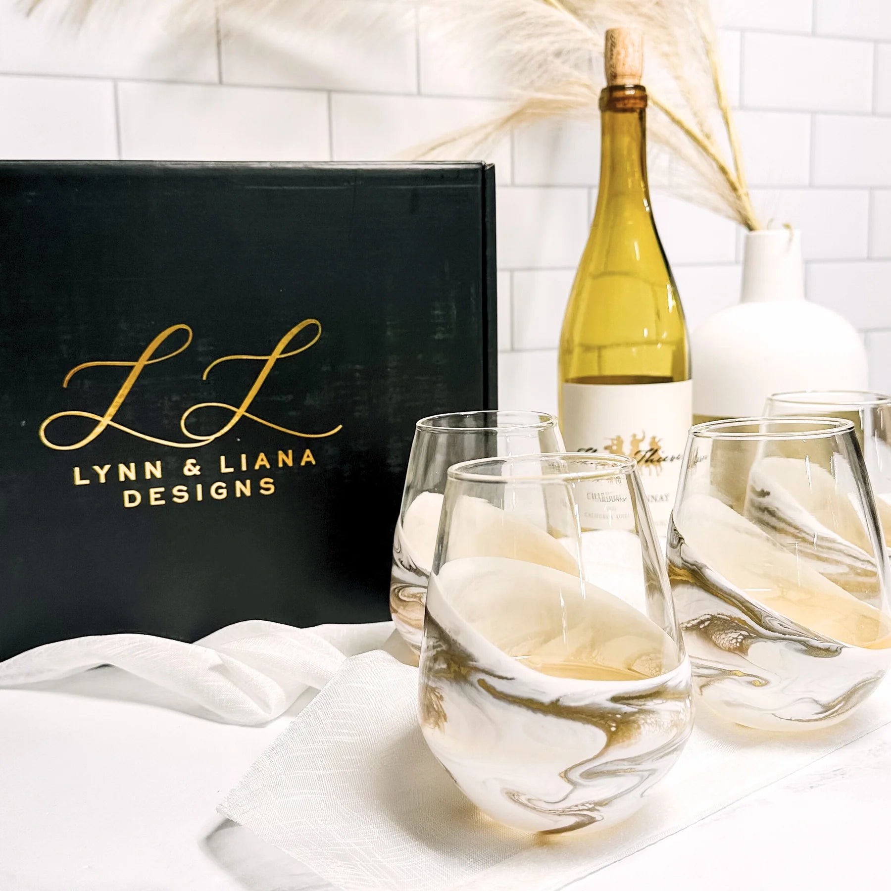 أكواب لين وليانا للترفيه بلمسة راتنجية ذهبية - طقم من 4 قطع