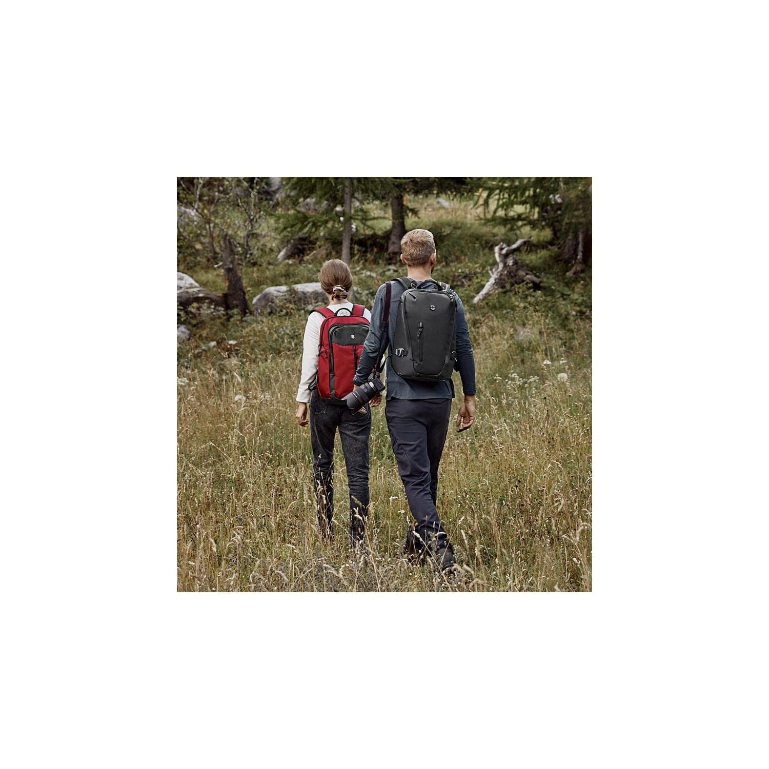 حقيبة ظهر Victorinox Almont Original ذات السحاب العمودي