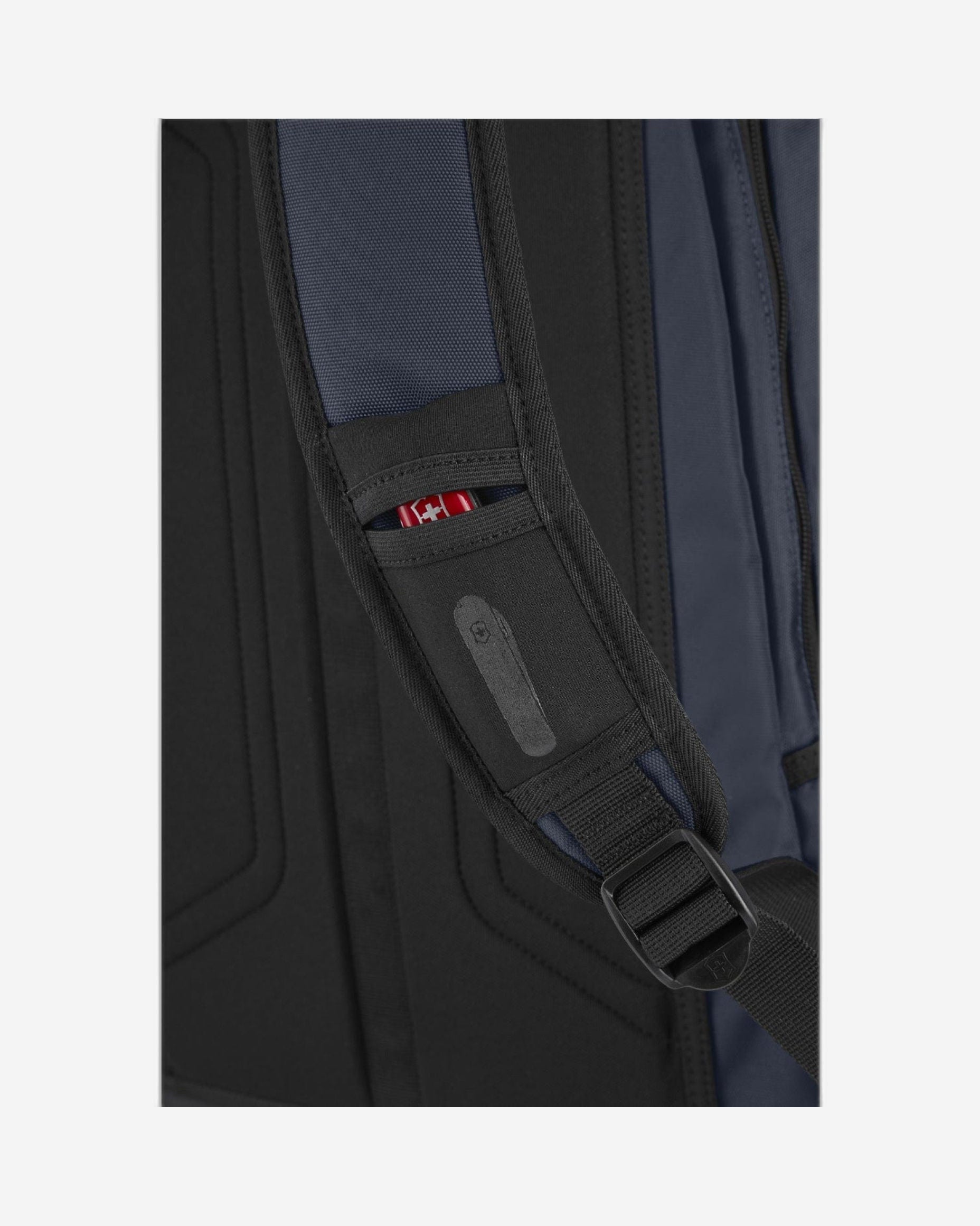 حقيبة ظهر فيكتورينوكس ألمونت الأصلية للكمبيوتر المحمول