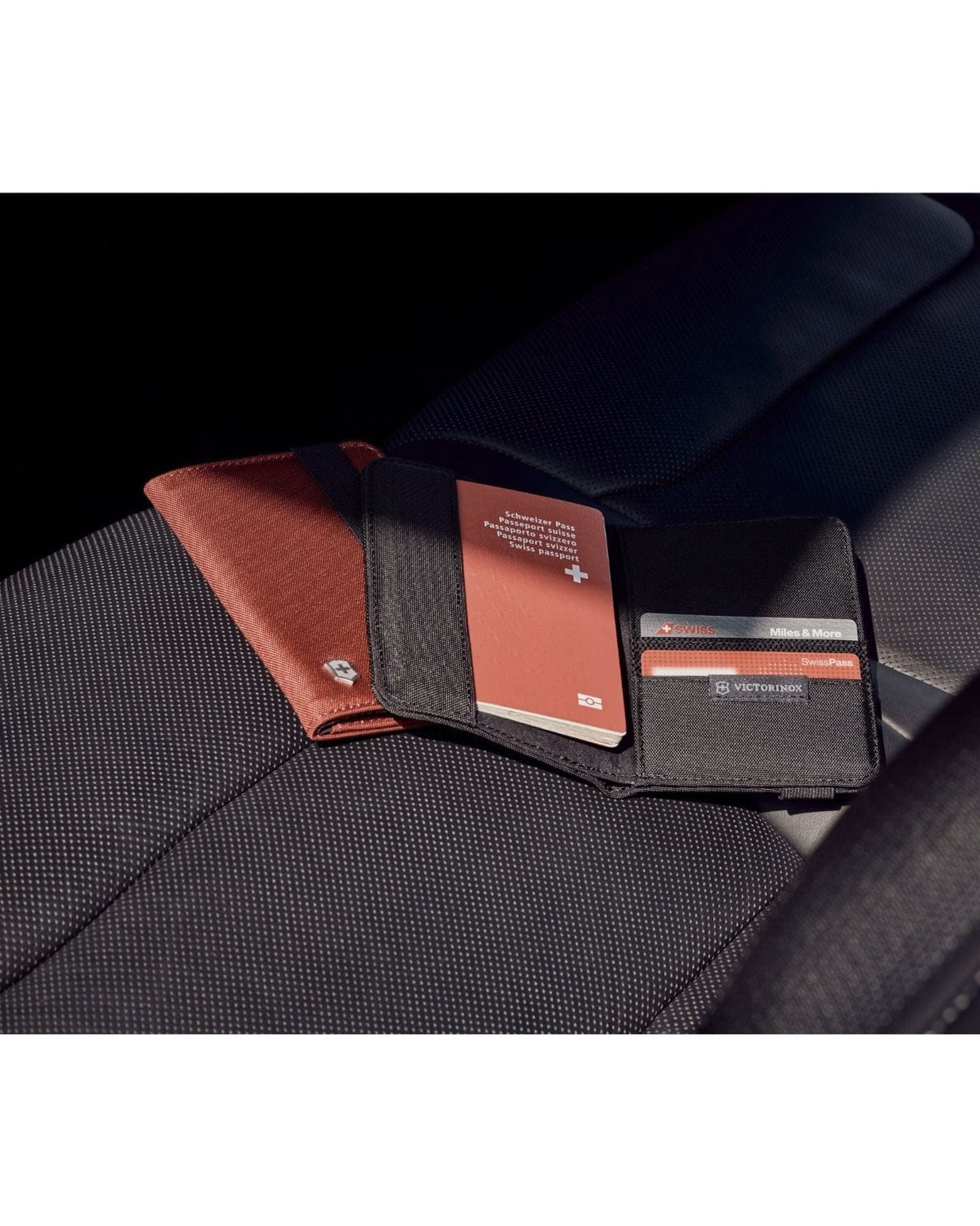 حامل جواز سفر فيكتورينوكس