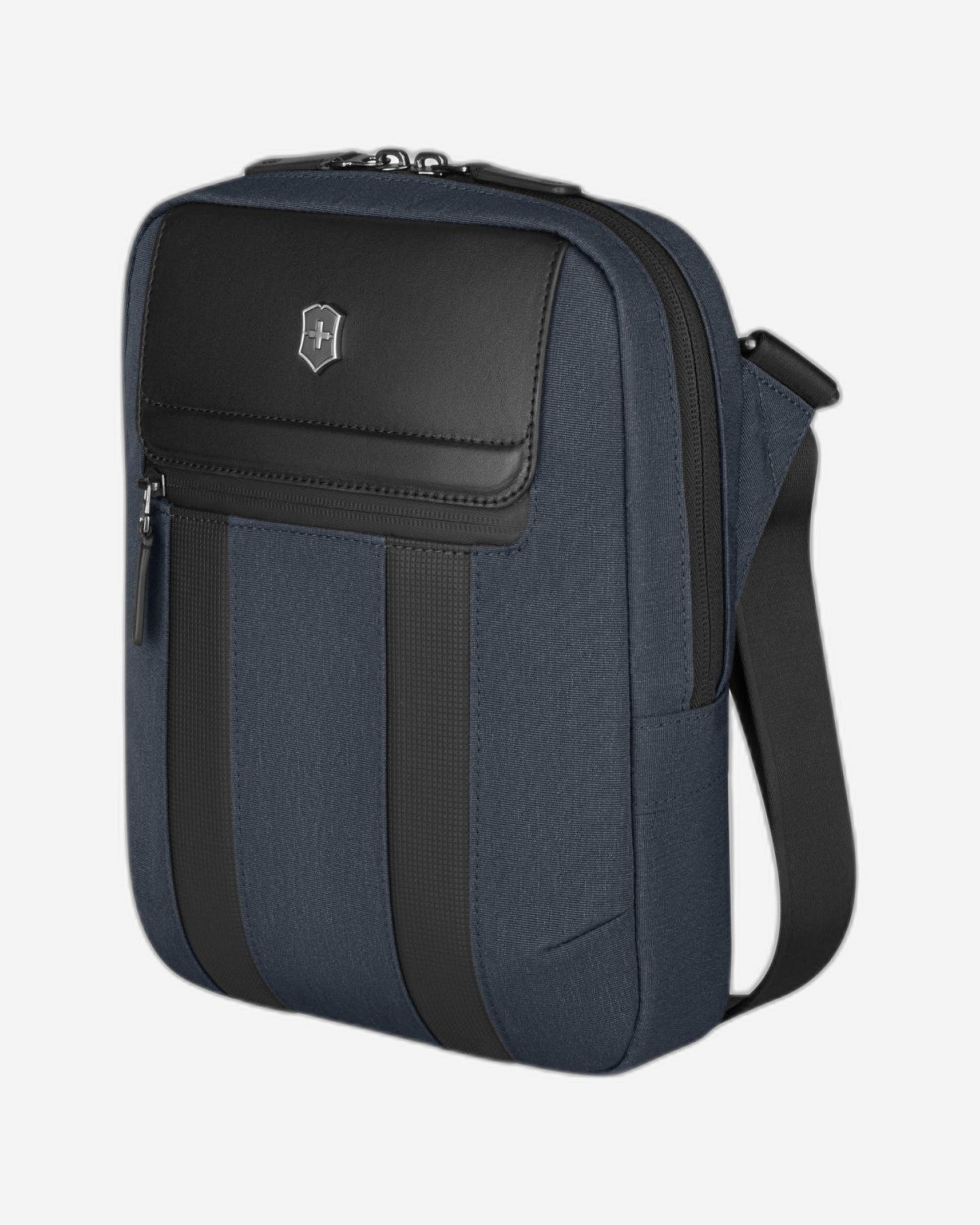 حقيبة كروس فيكتورينوكس أربان 2 من مجموعة العمارة باللون الأزرق والأسود