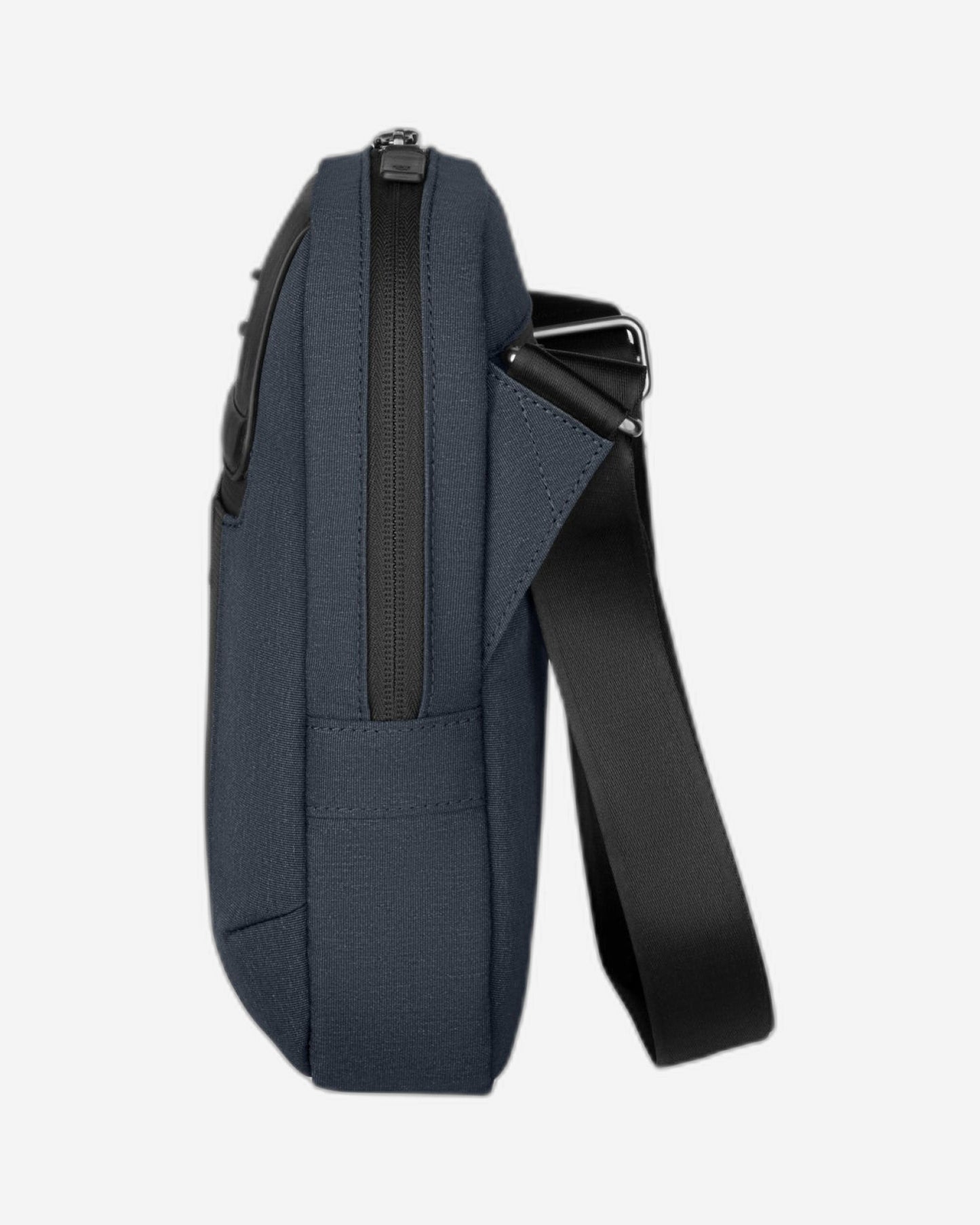 حقيبة كروس فيكتورينوكس أربان 2 من مجموعة العمارة باللون الأزرق والأسود